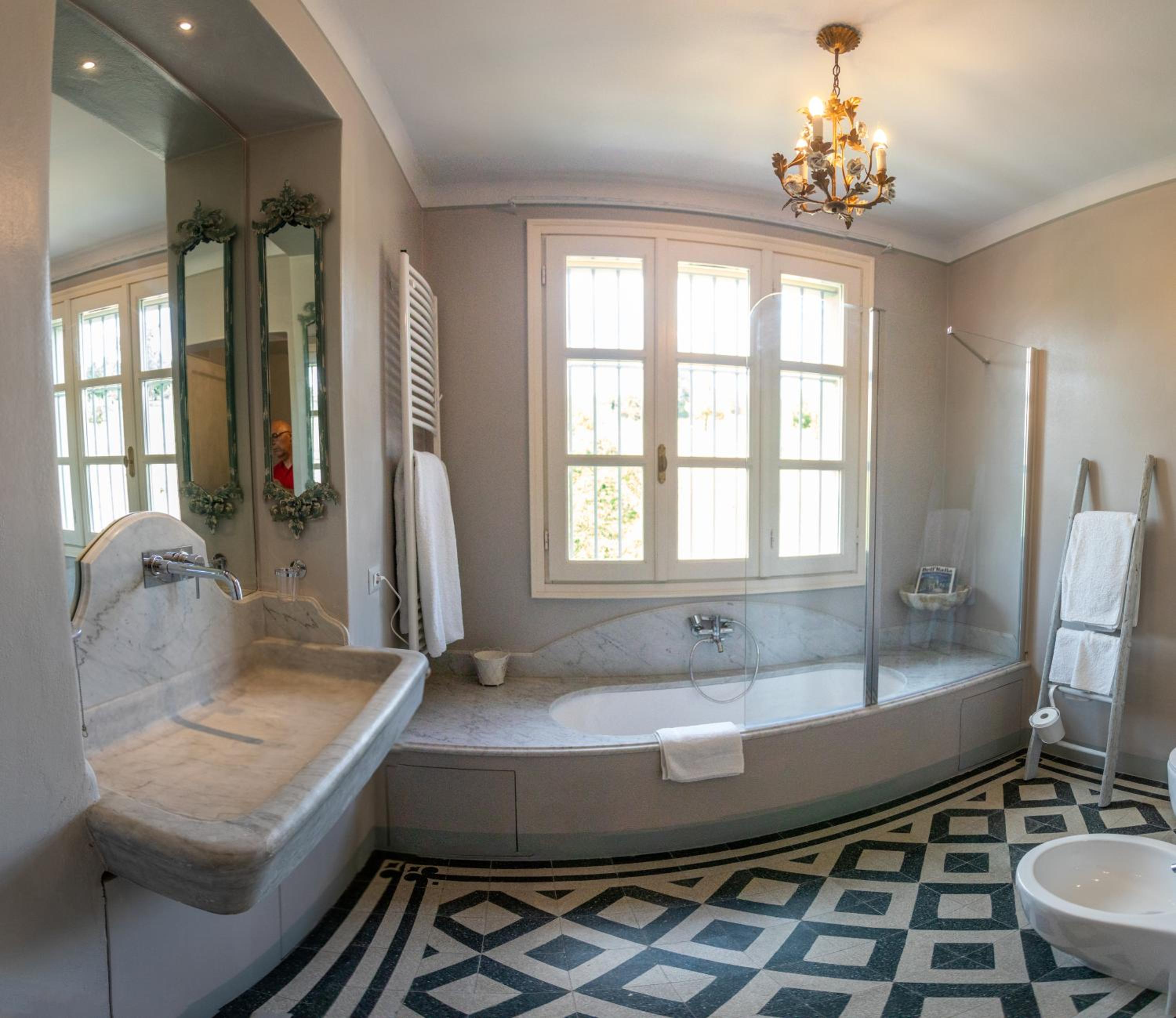 Deluxe Double Room with Bath photo 2