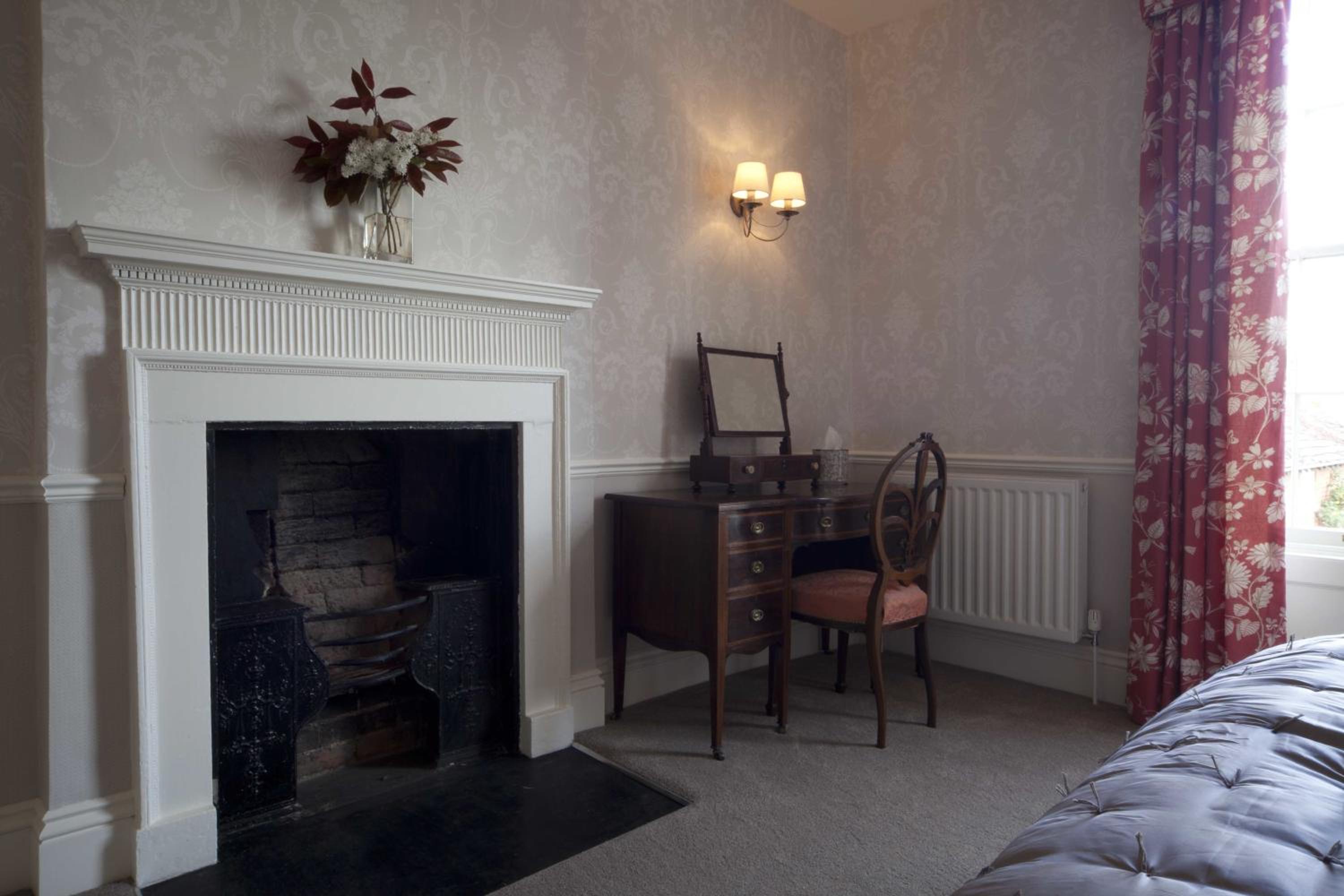 Queen Room with Ensuite - Photo 5