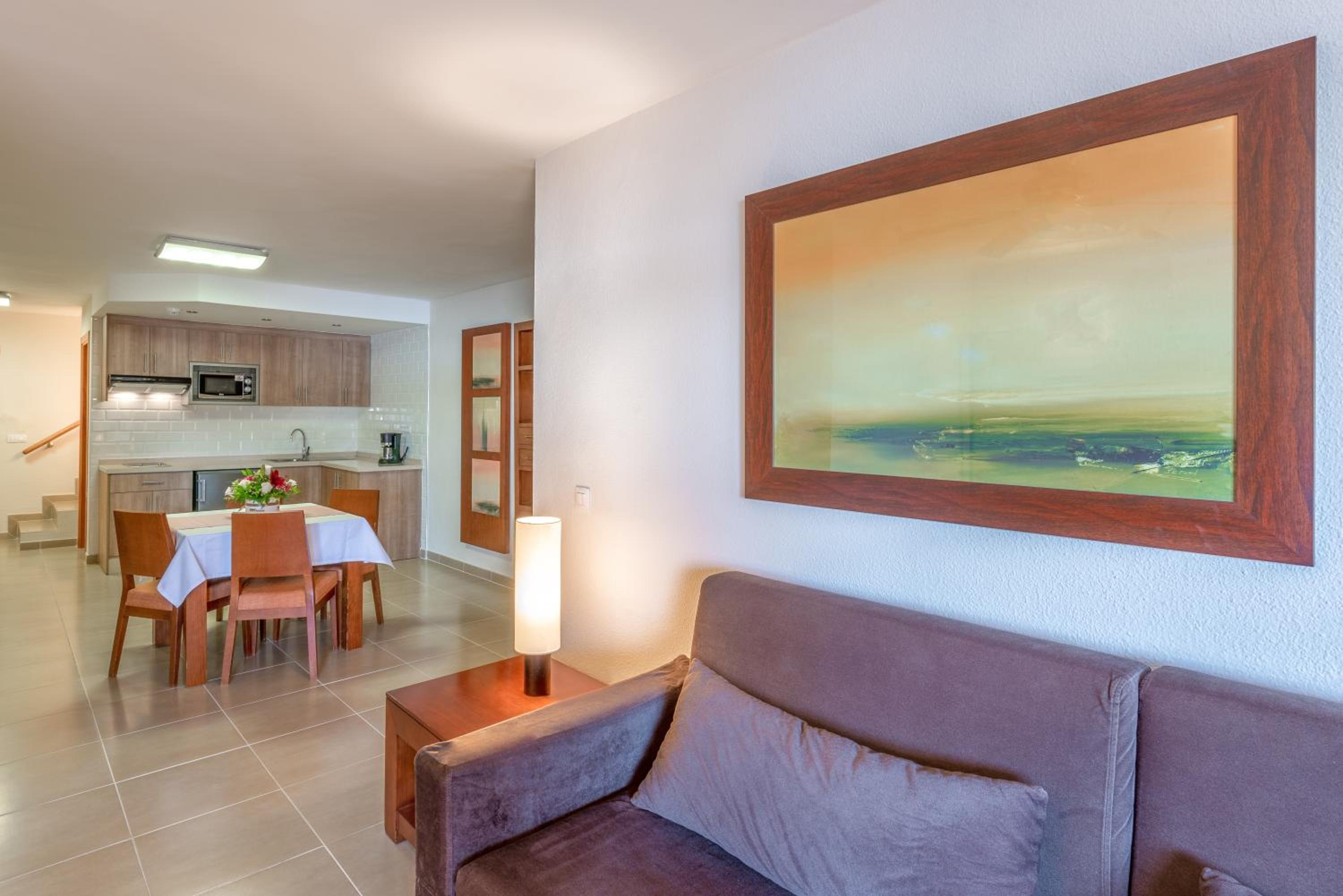 Apartamento dúplex con vista parcial al mar