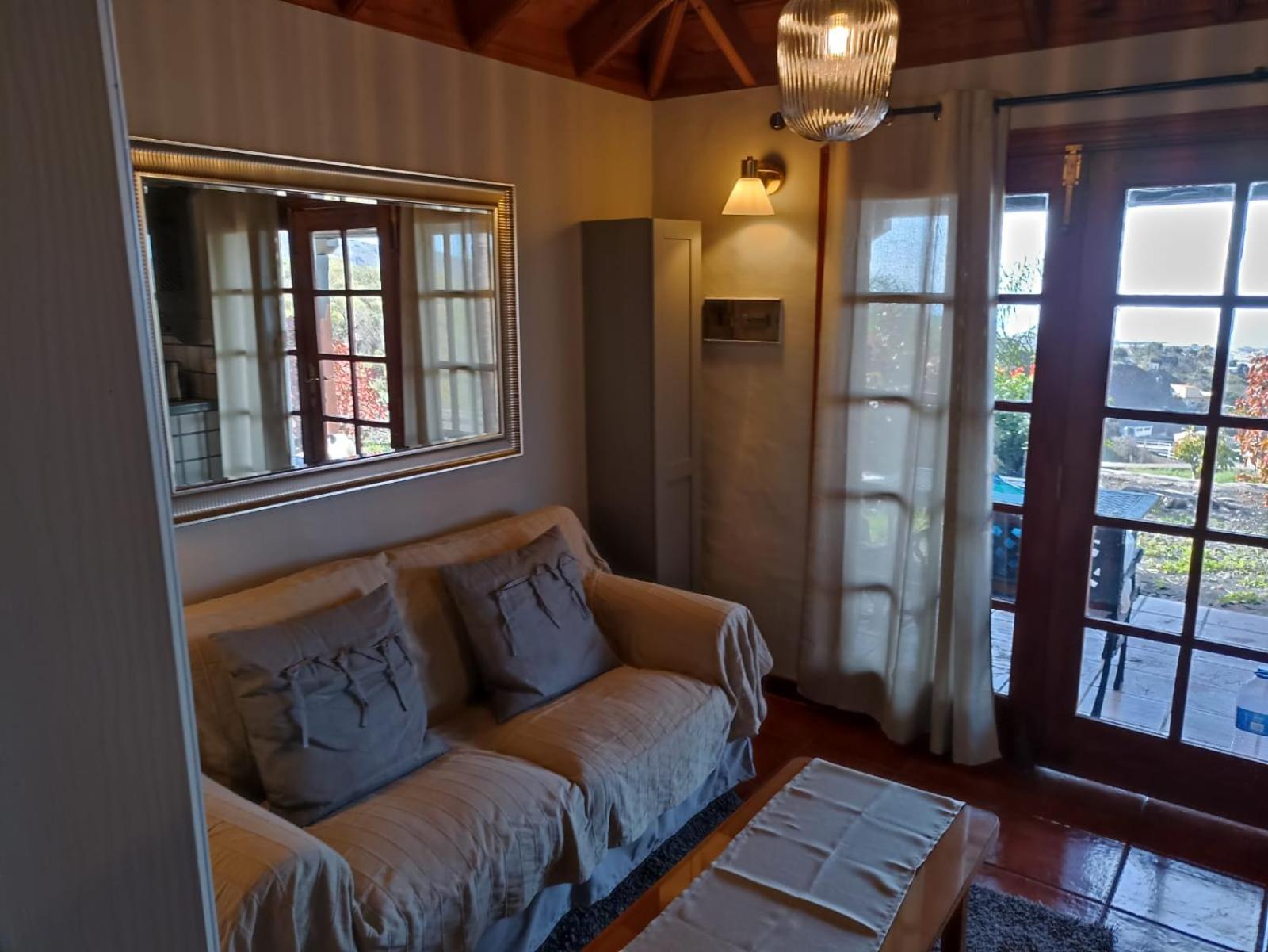 Bungalow Deluxe con Vista al Jardín.