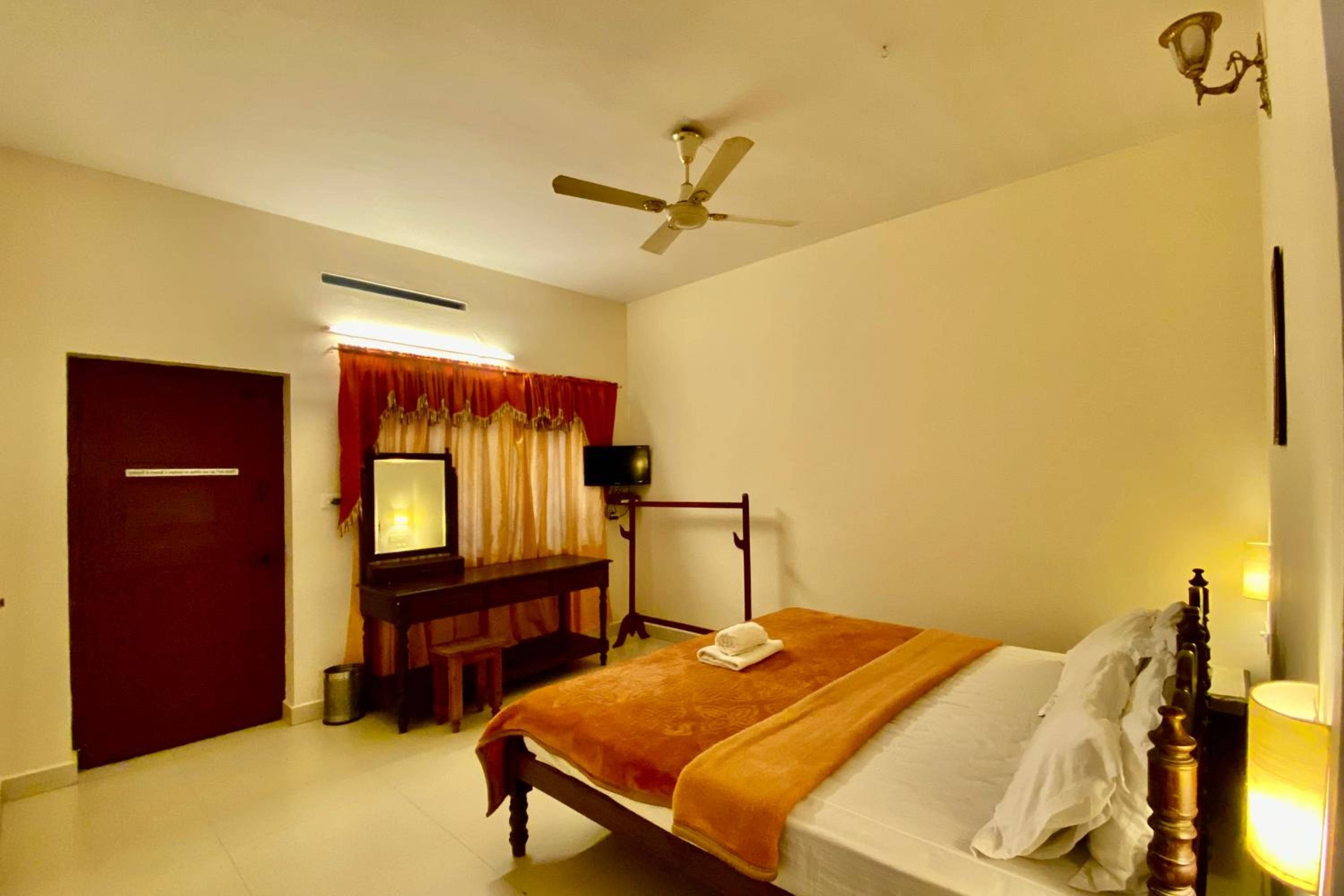 Deluxe Double Room with Balcony photo 1