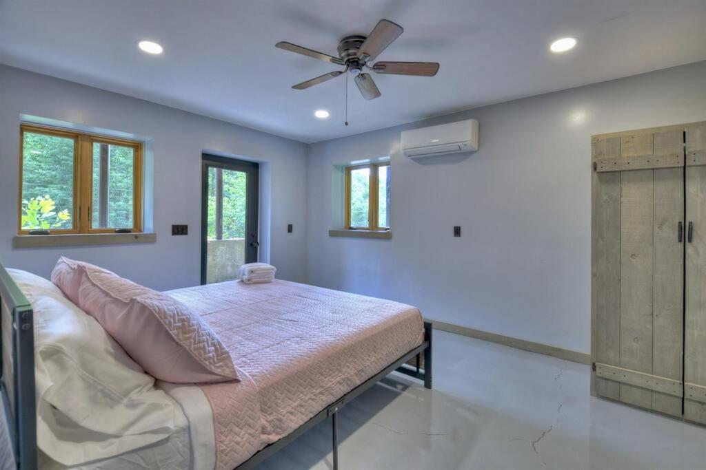 Four-Bedroom House - Photo 6