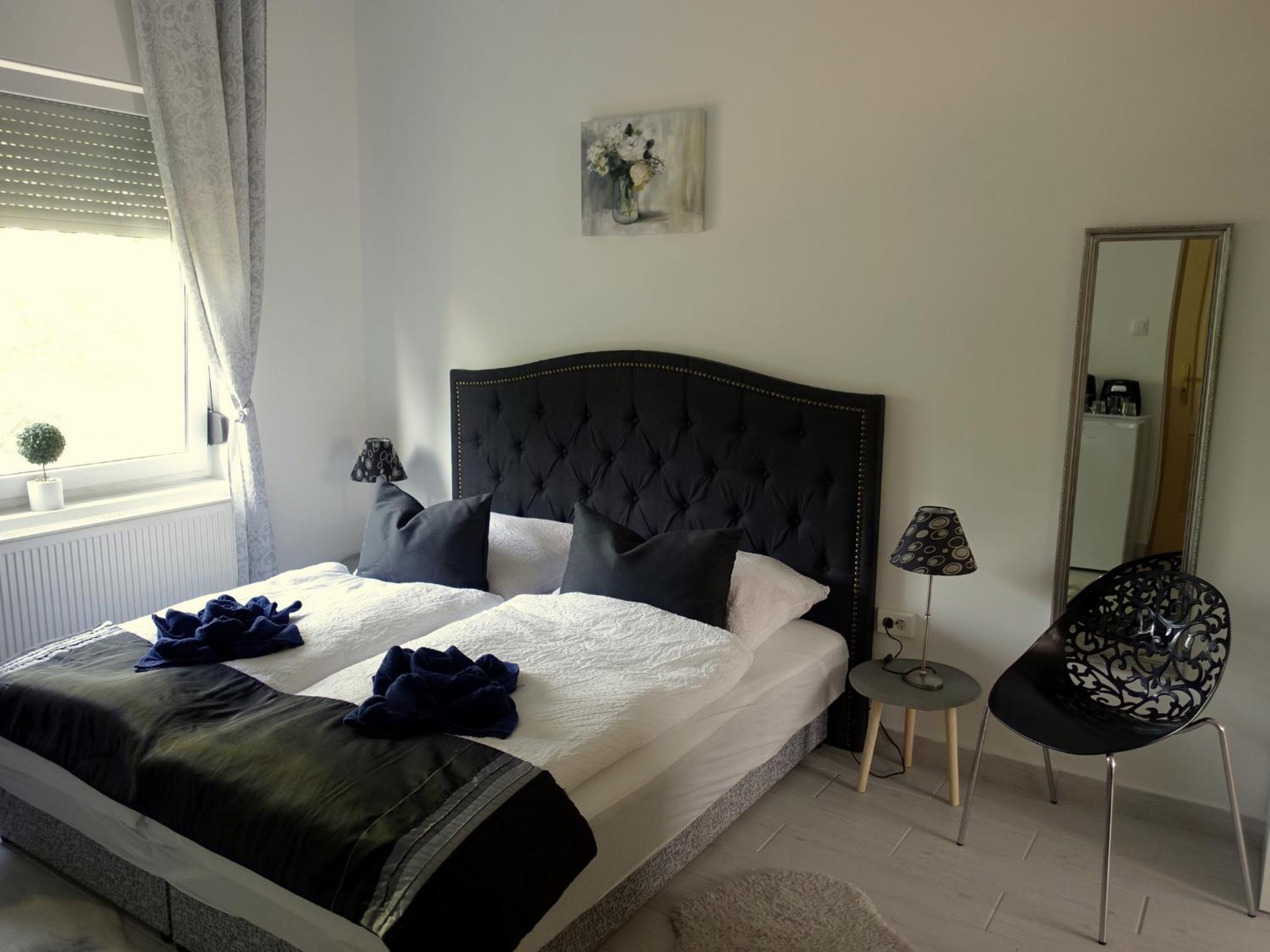 Twin Room with Private Bathroom photo 1