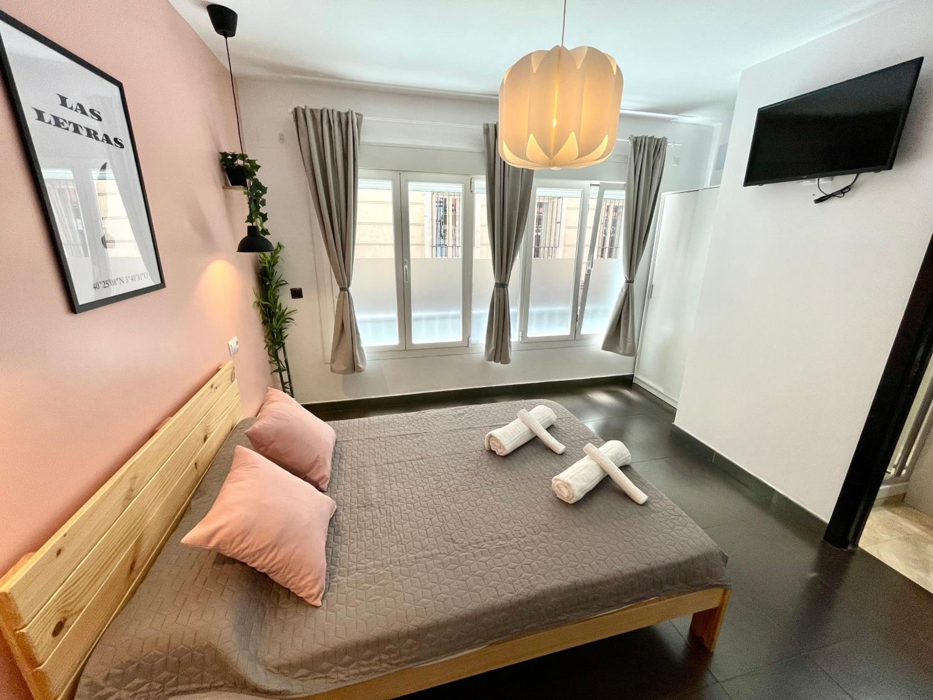 Large Double Room - Photo 1