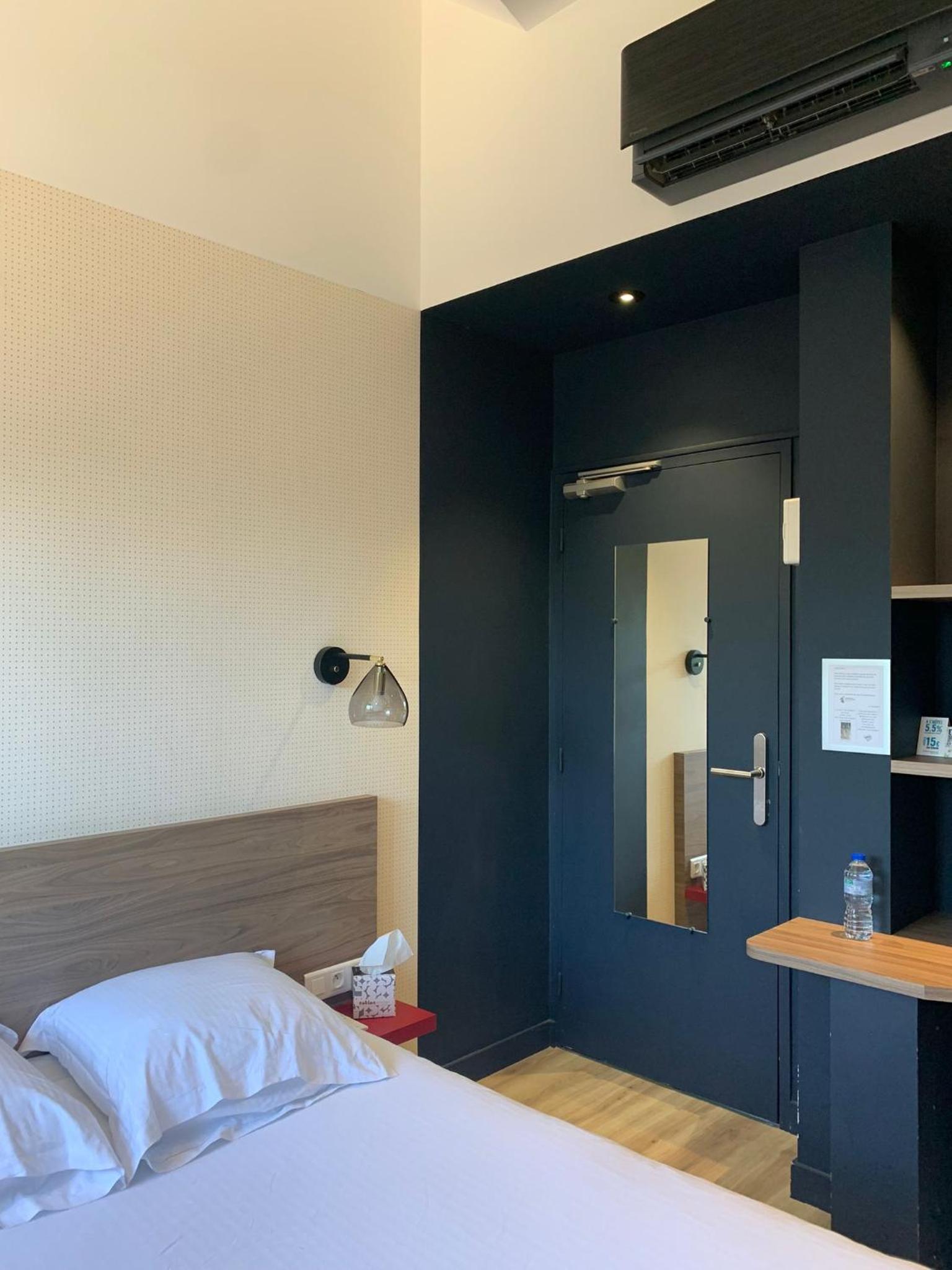 Standard Double Room with air-con photo 2