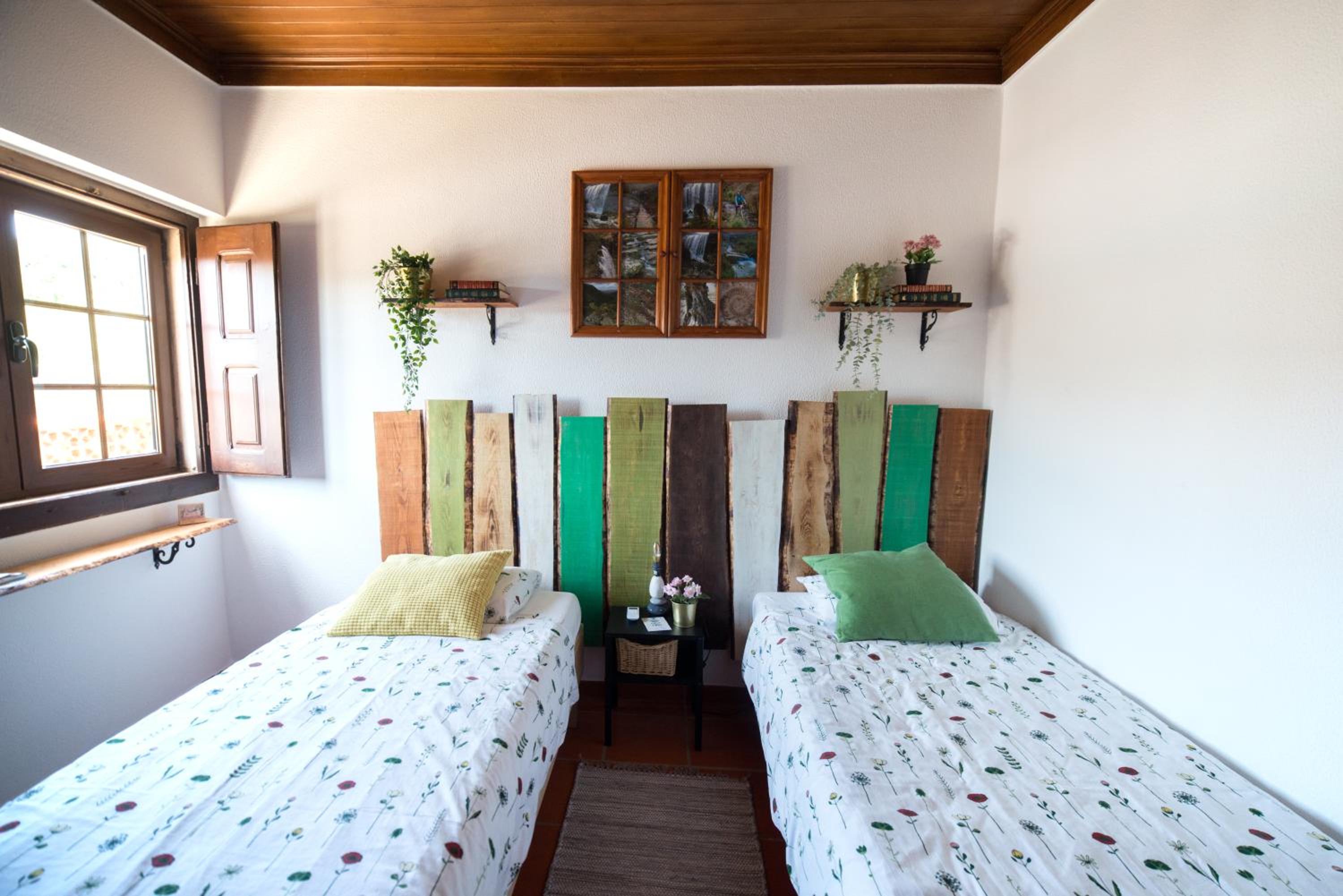 Twin Room with Mountain View - Photo 2