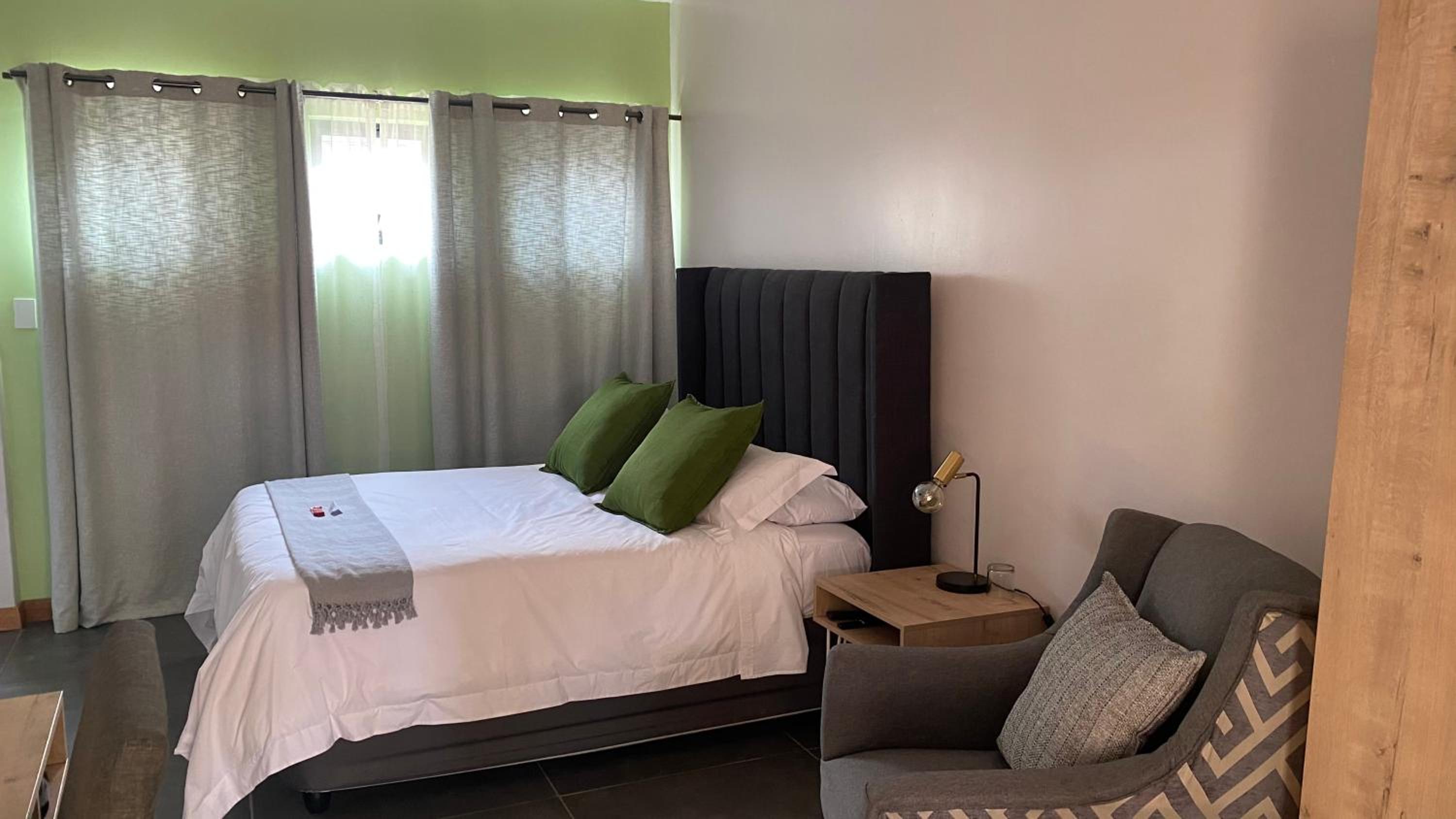 Deluxe Double Room - Photo 12
