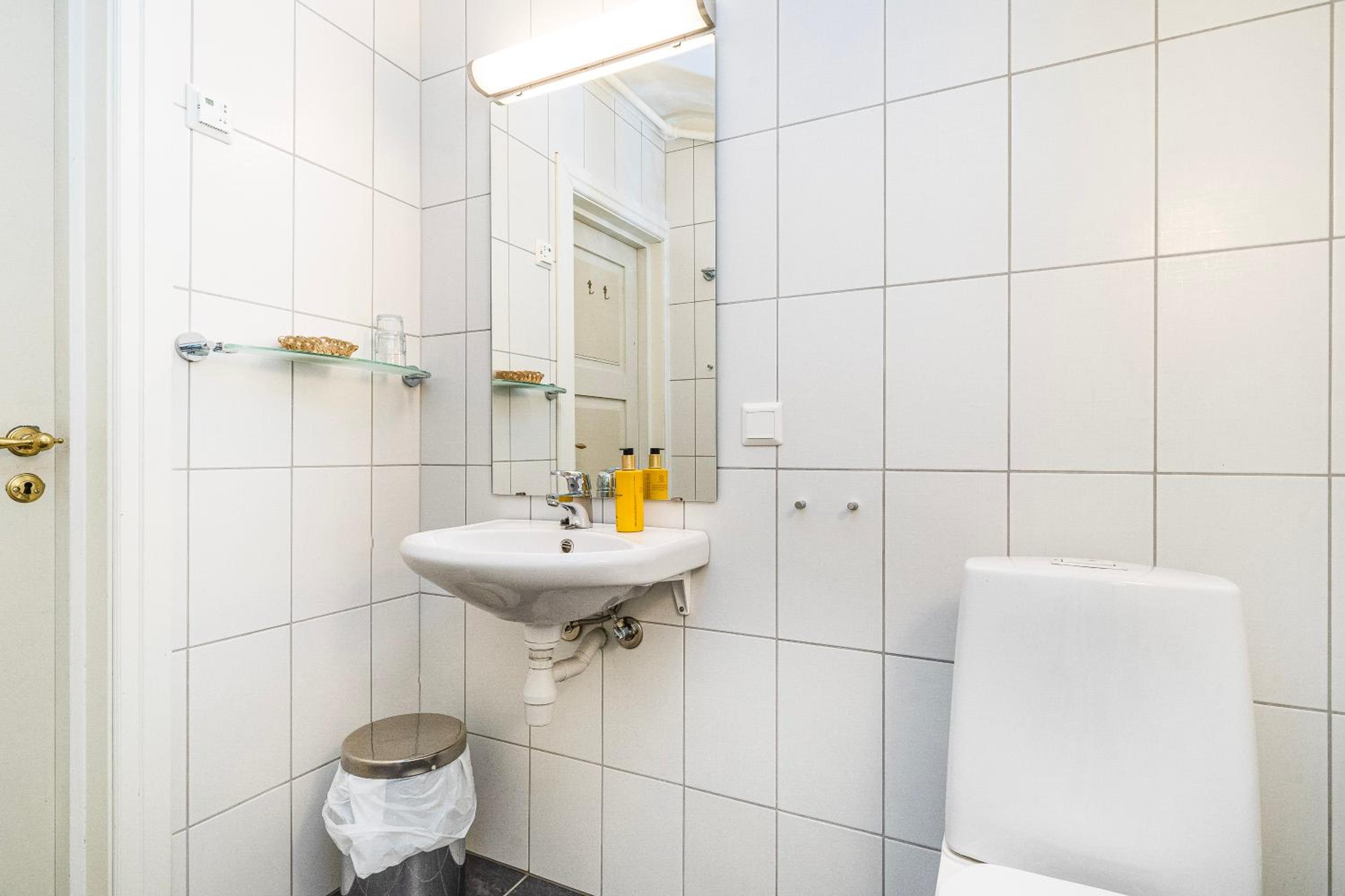 Standard Single Room with Shower photo 3
