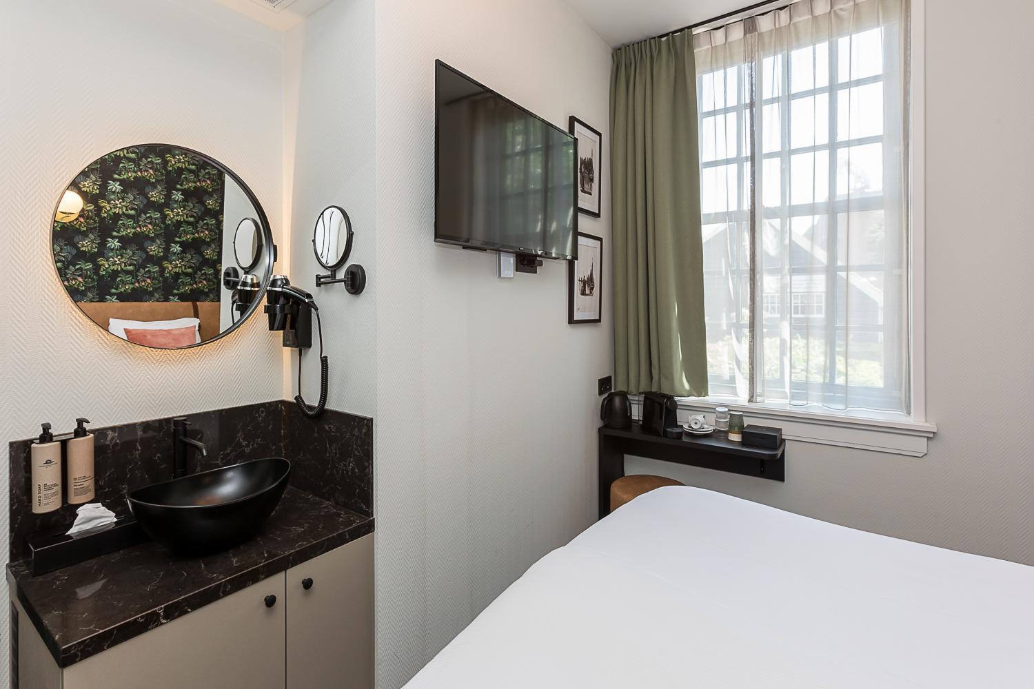 City Room photo 2