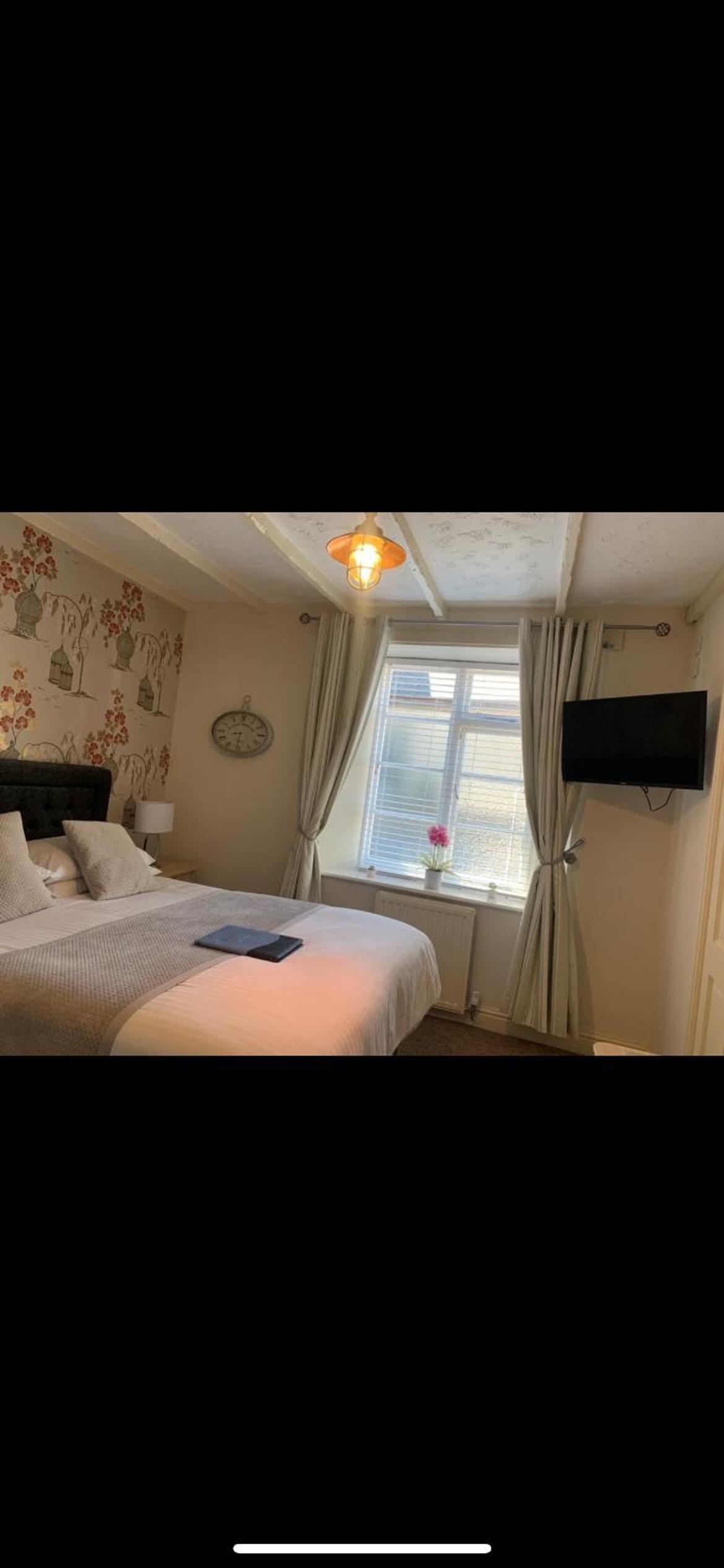 Double Room - Photo 11