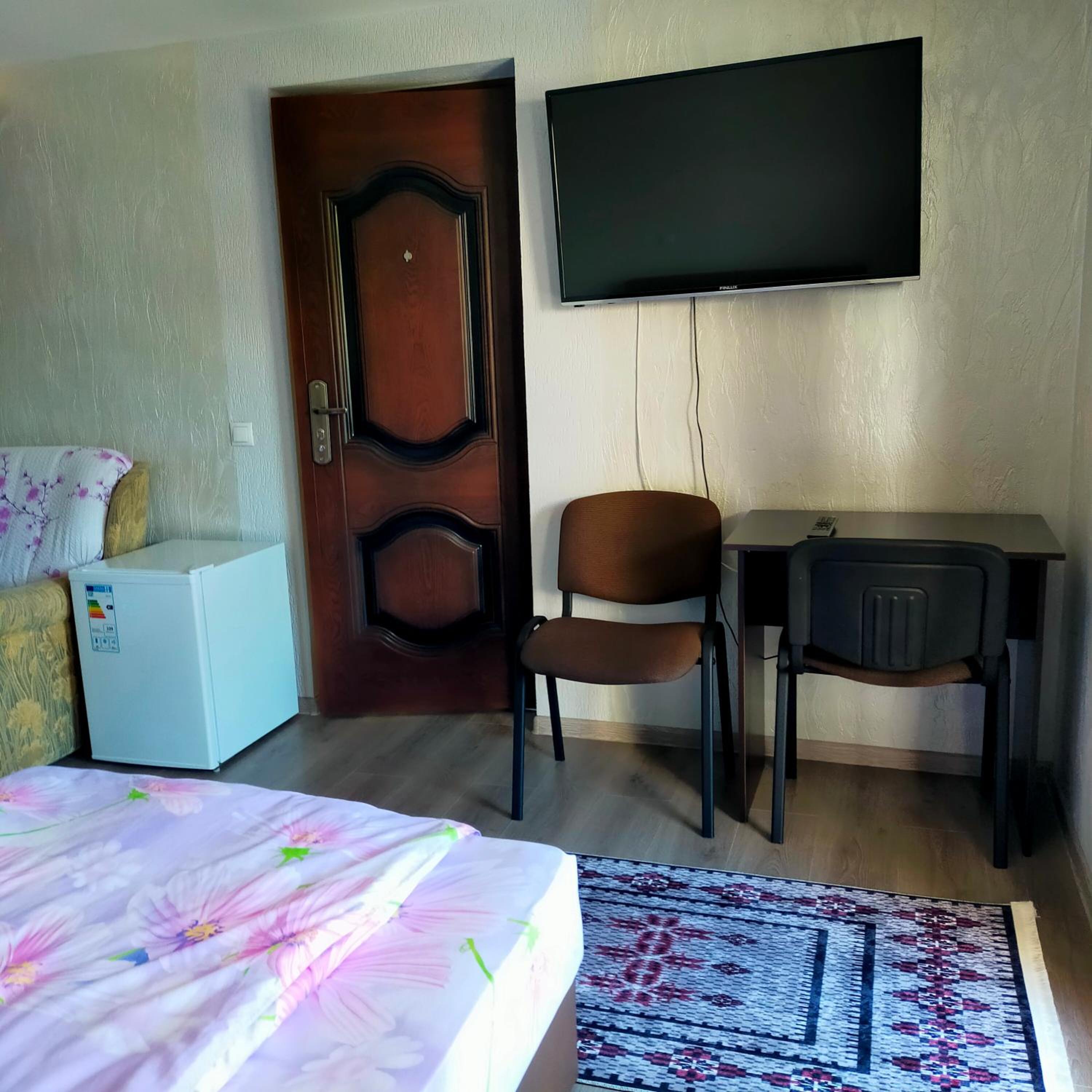Family Room with Private Bathroom photo 2