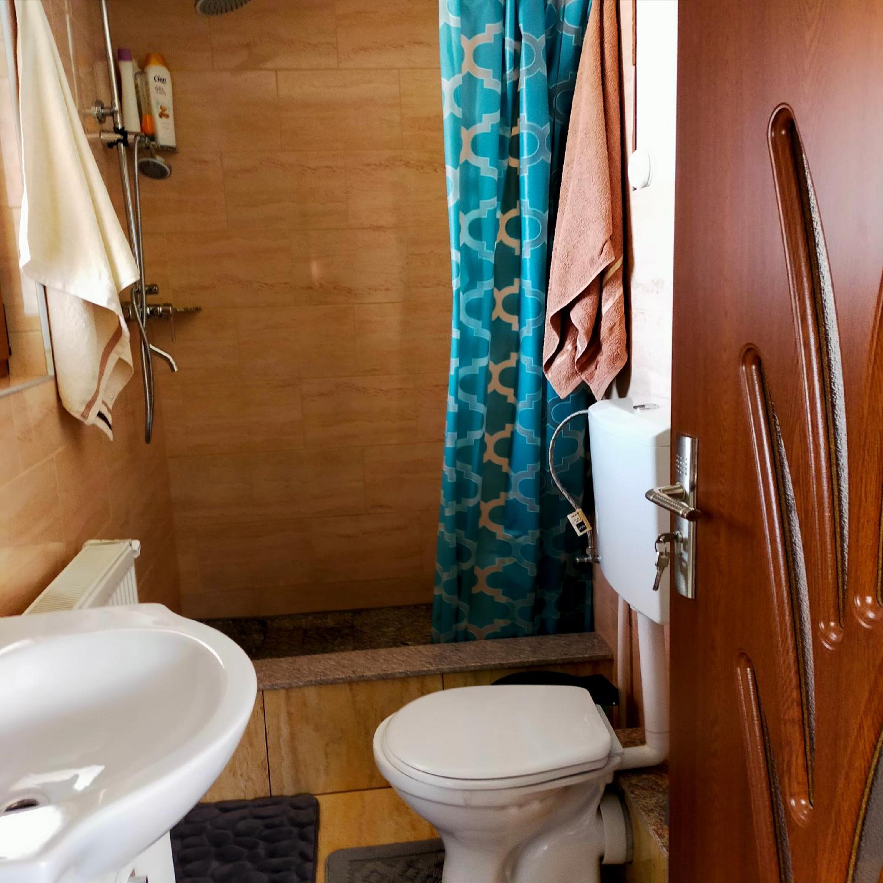 Double Room with Private Bathroom - Photo 6