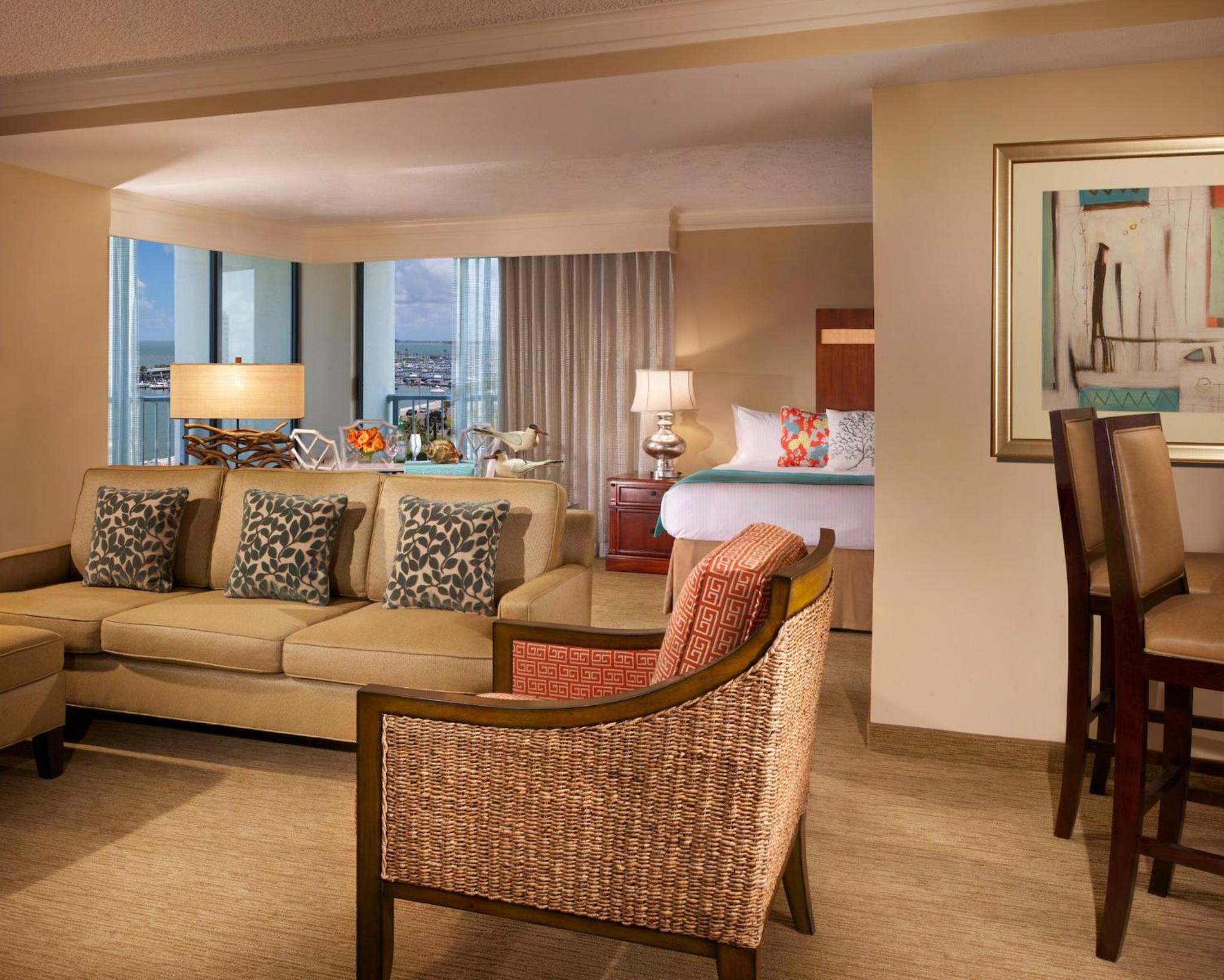 Executive Suite - 1 King Bed - Photo 2