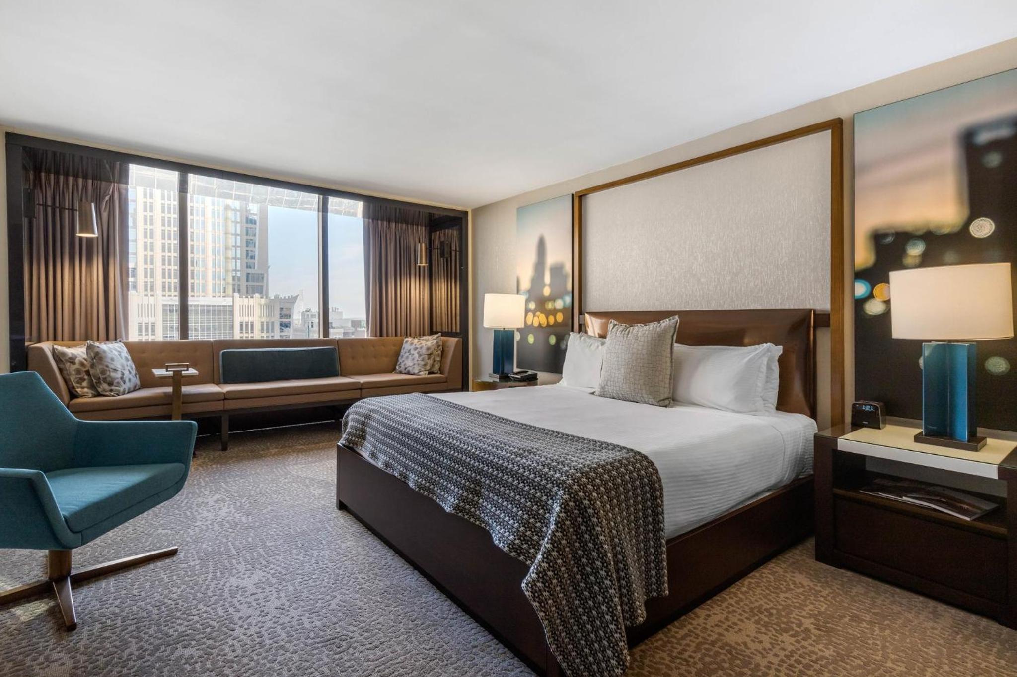 Club Premier Room - 1 King Bed - Photo 2
