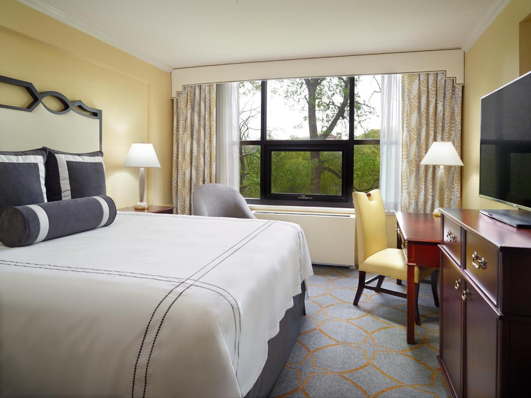 Traditional Room - 1 King Bed photo 1