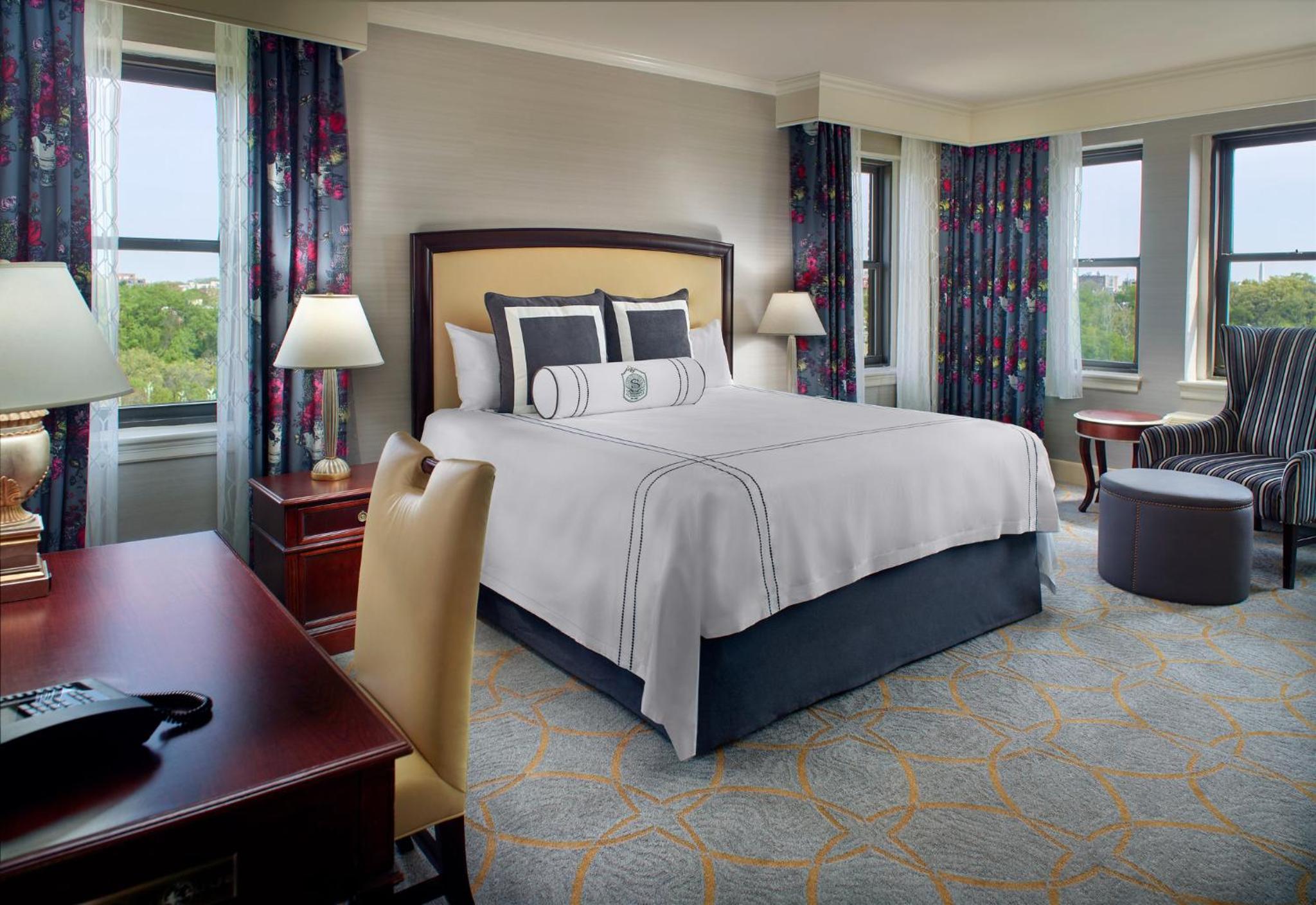 Premier Room - 1 King Bed photo 3