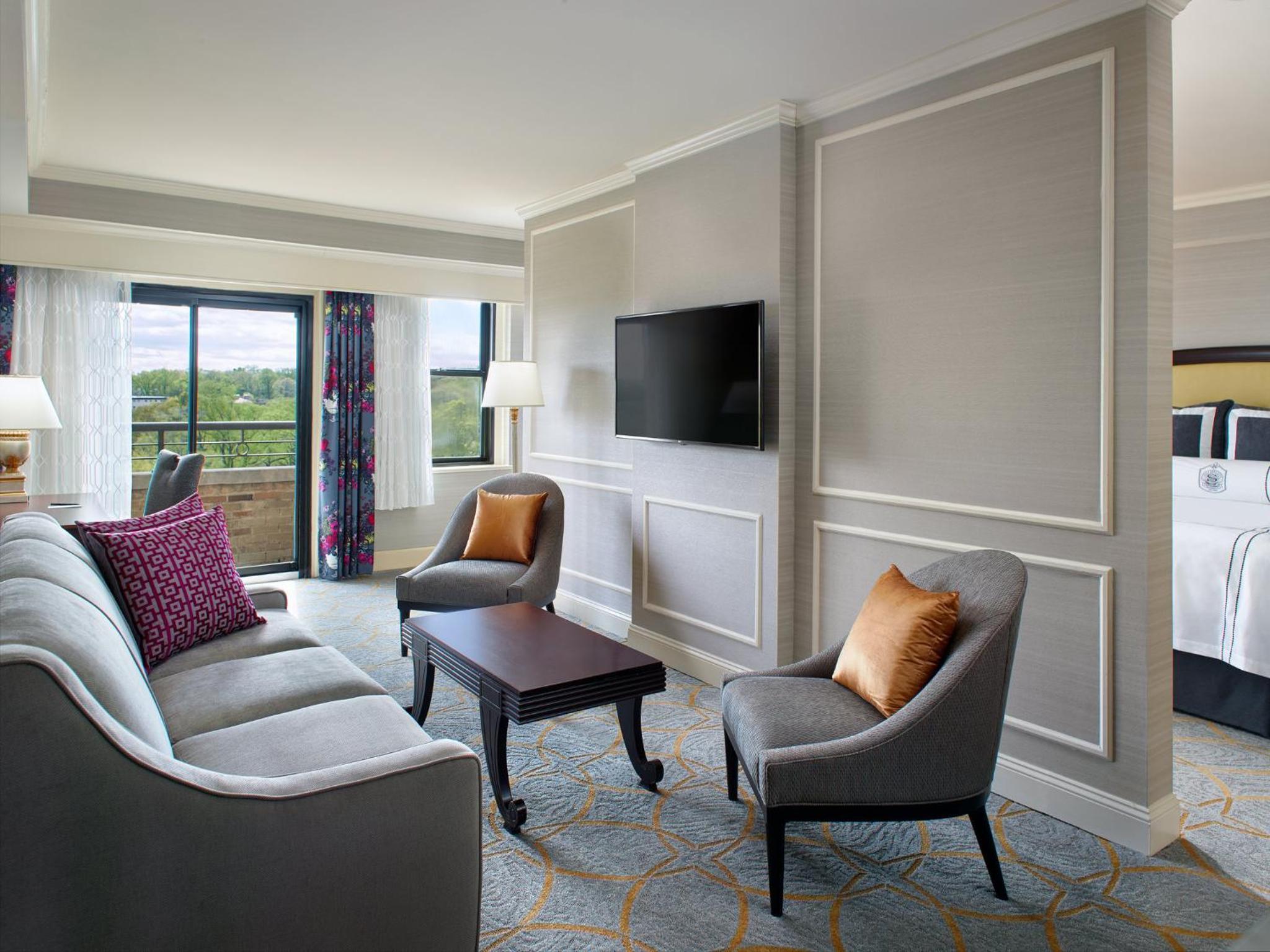 Classic Suite - 1 King Bed photo 3