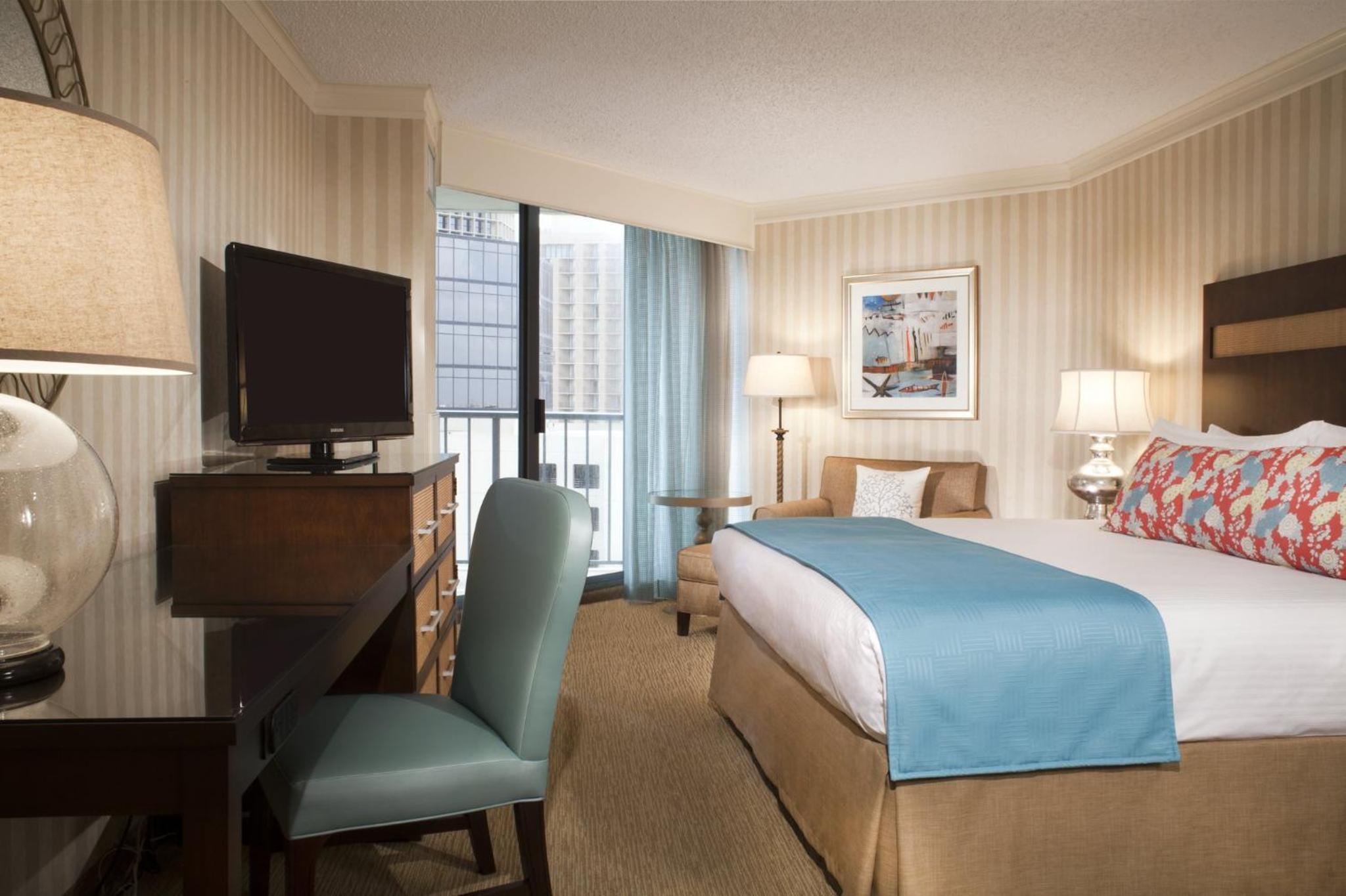 Deluxe Room - 1 King Bed - Photo 4