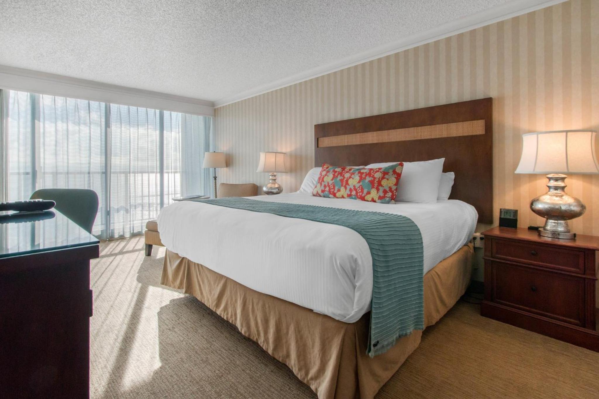 Signature Room - 1 King - Photo 2
