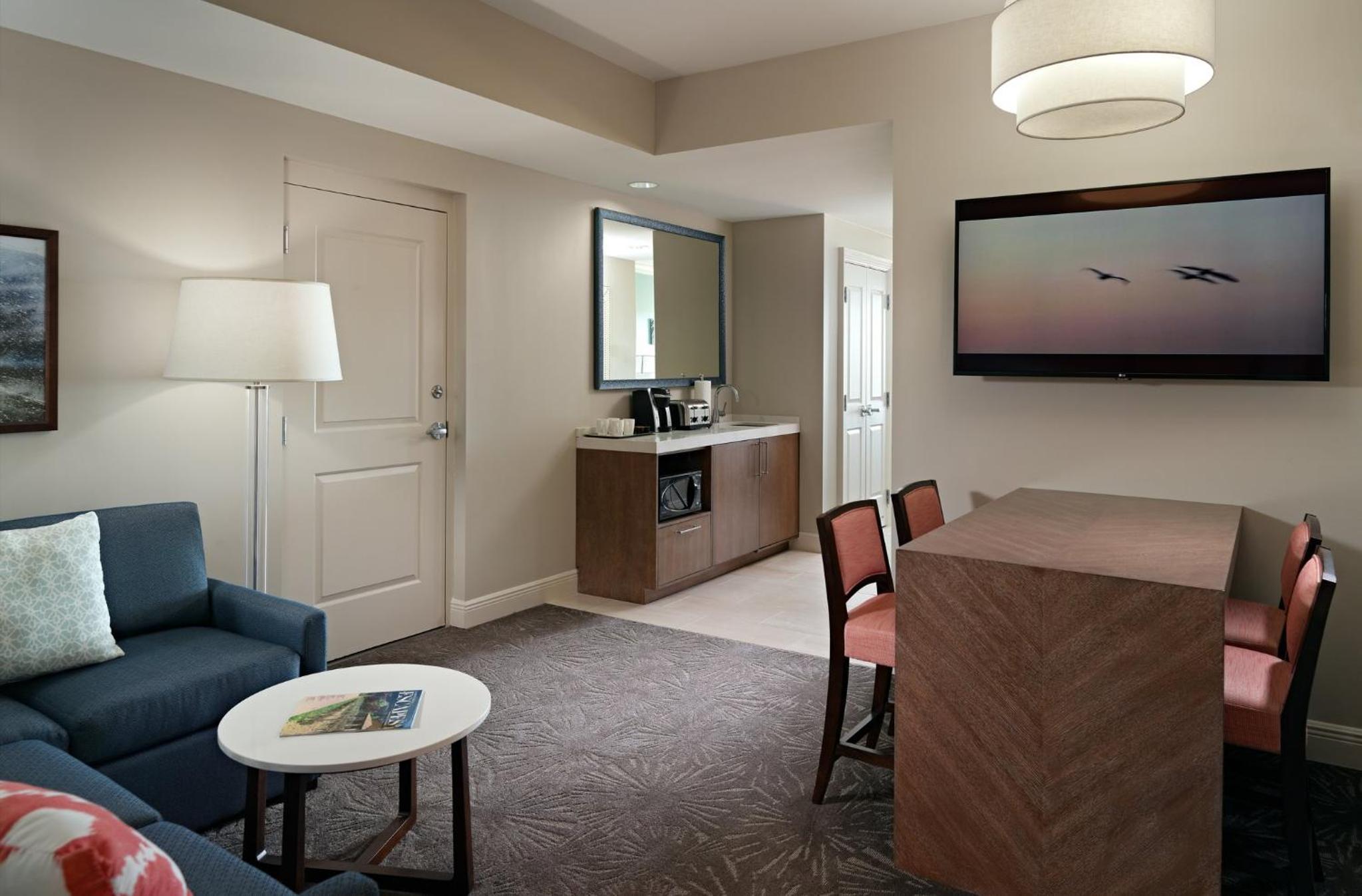 Sunset Lodge Suite