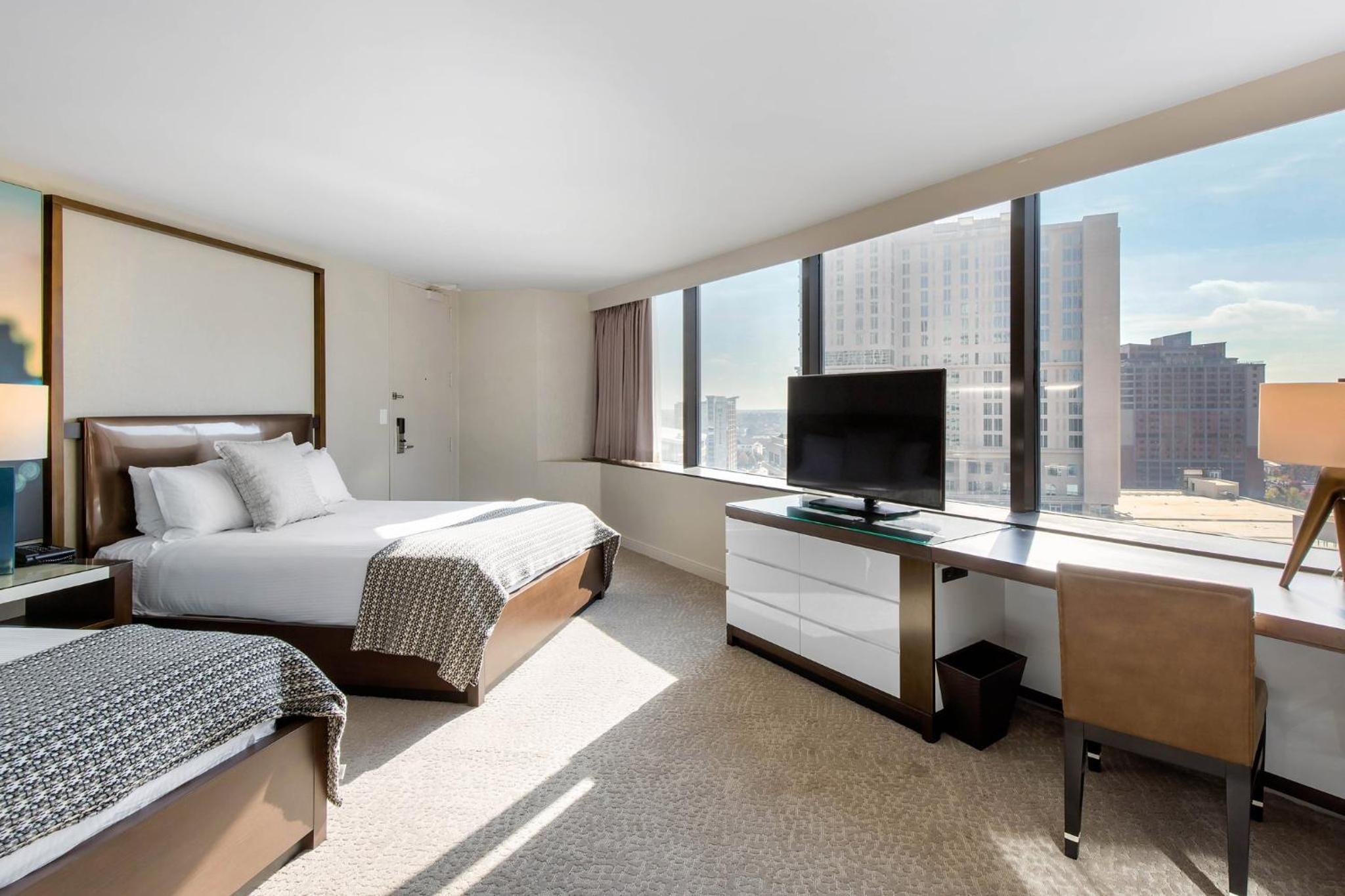 Premier Executive Room - 2 Queen Beds - Photo 2