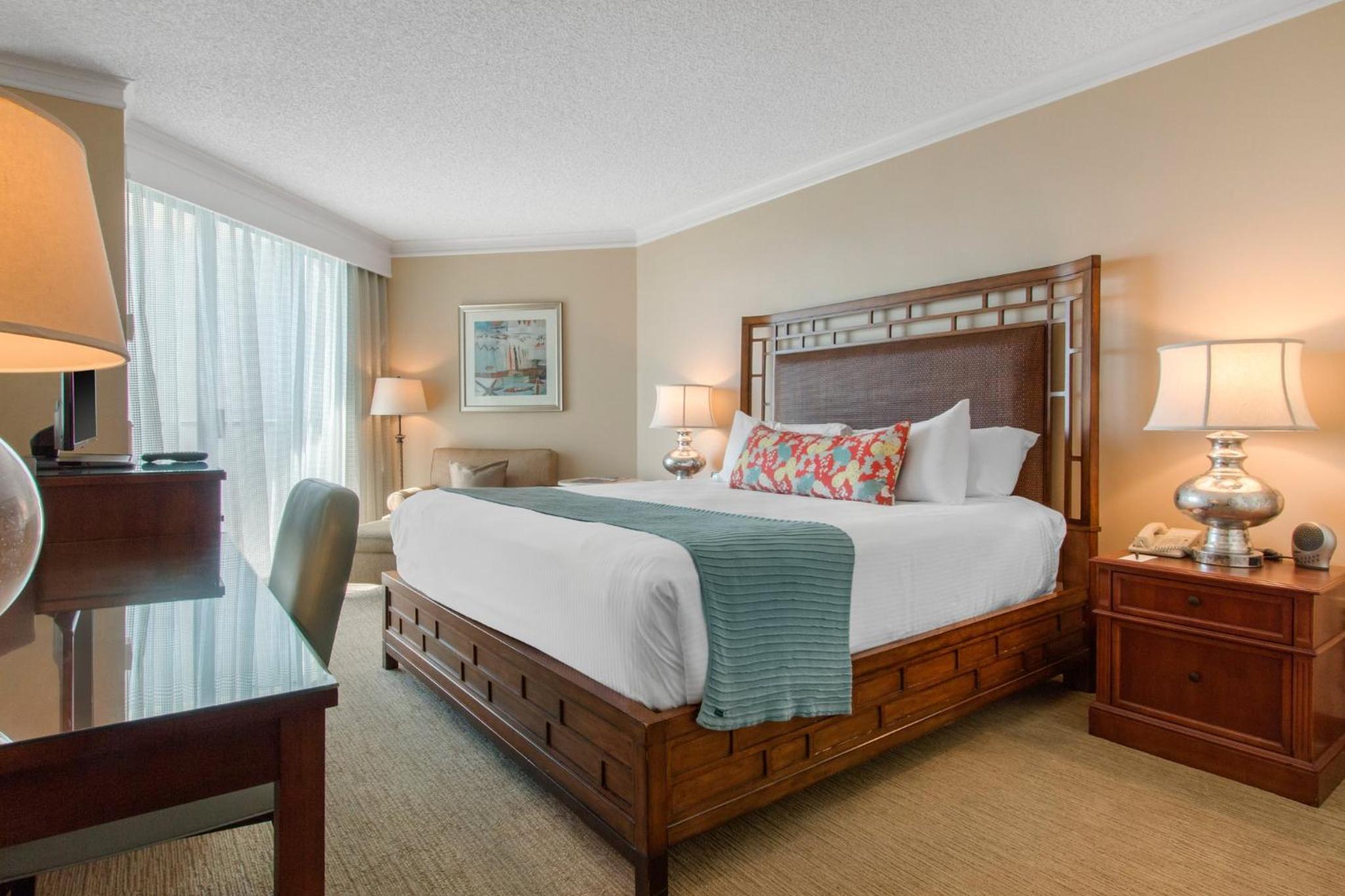 Deluxe Room - 1 King Bed - Photo 3