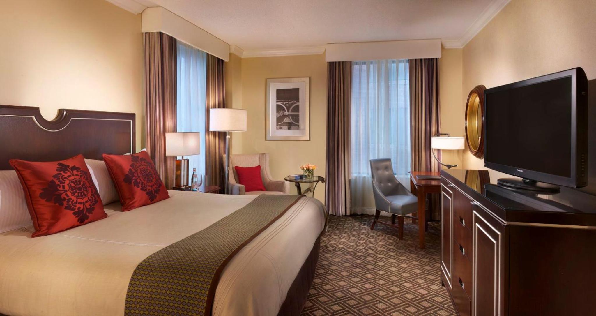 Deluxe King Room - Photo 14
