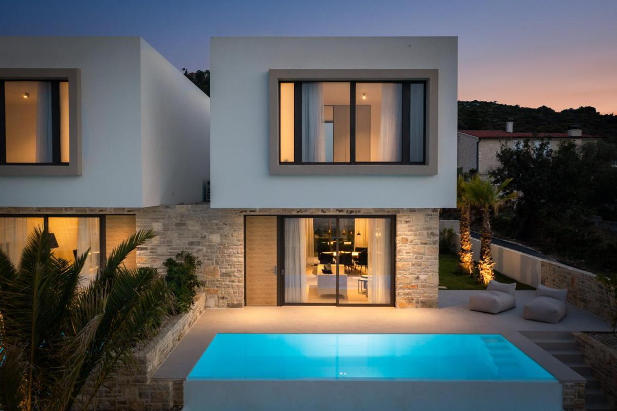 Villa - Beach Front