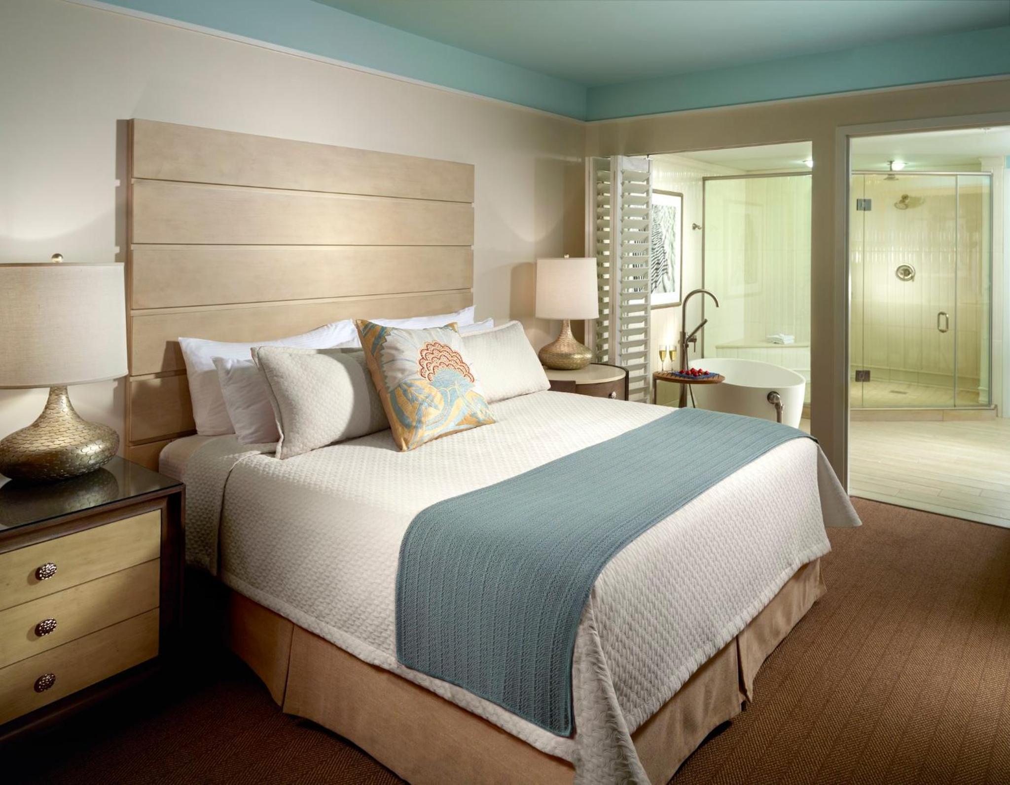 Executive Suite with  Ocean and Pool View - Photo 4