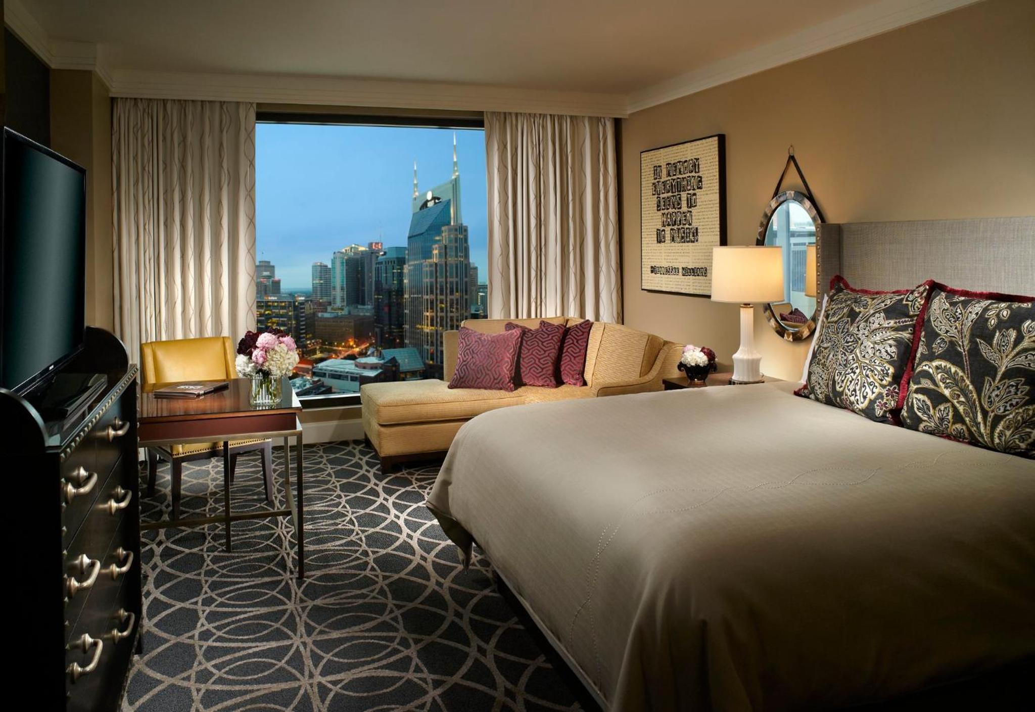 Deluxe Room - 1 King Bed - City View