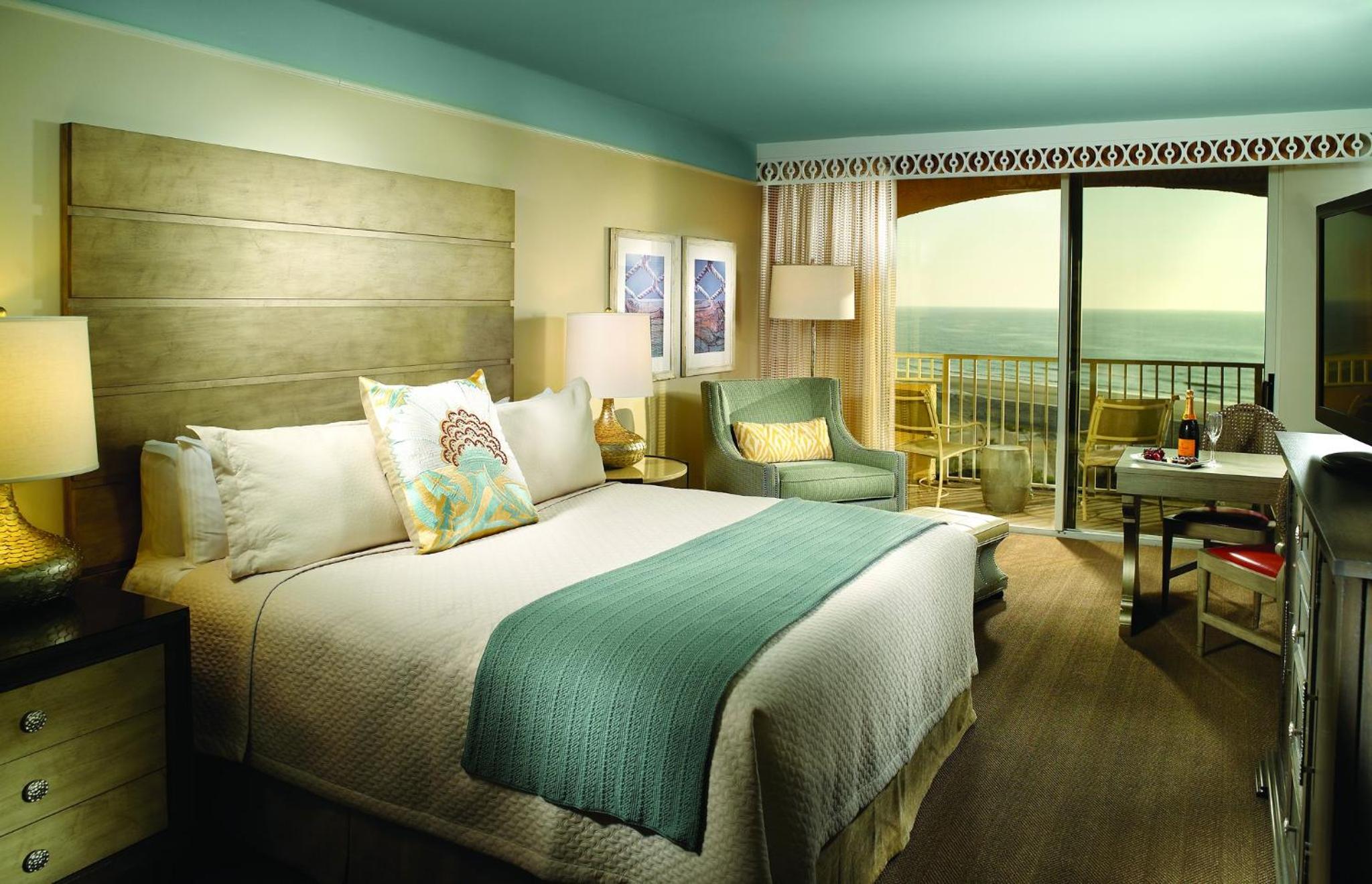 Ocean and Pool View King Bed - Photo 3