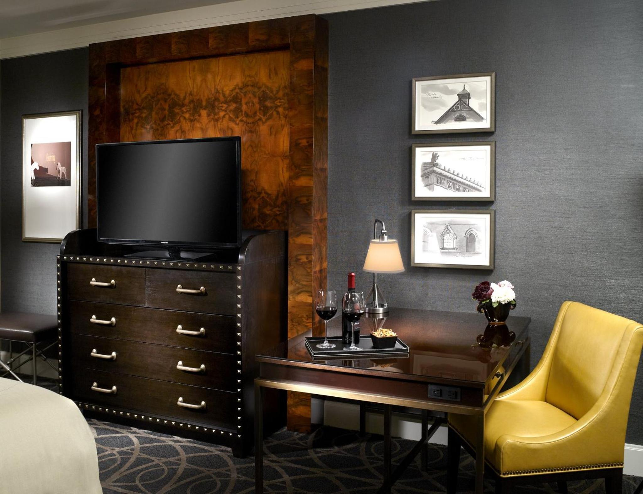 Deluxe Queen Room with Two Queen Beds (Non Smoking) (Accessible)
