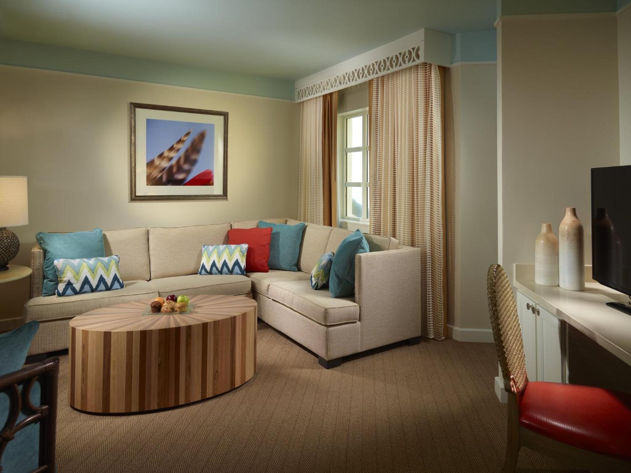 Corner Suite with  Ocean and Pool View - Photo 4