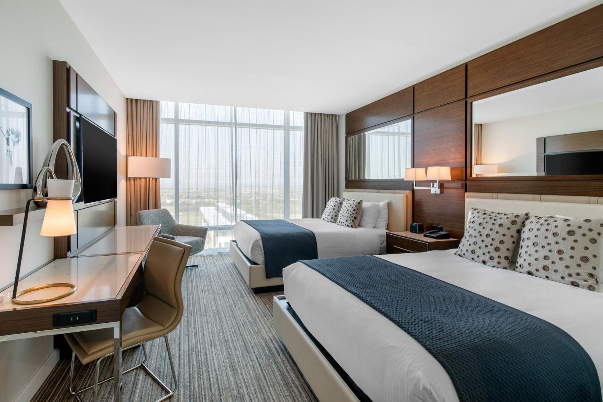 Deluxe Queen Room with Two Queen Beds photo 2