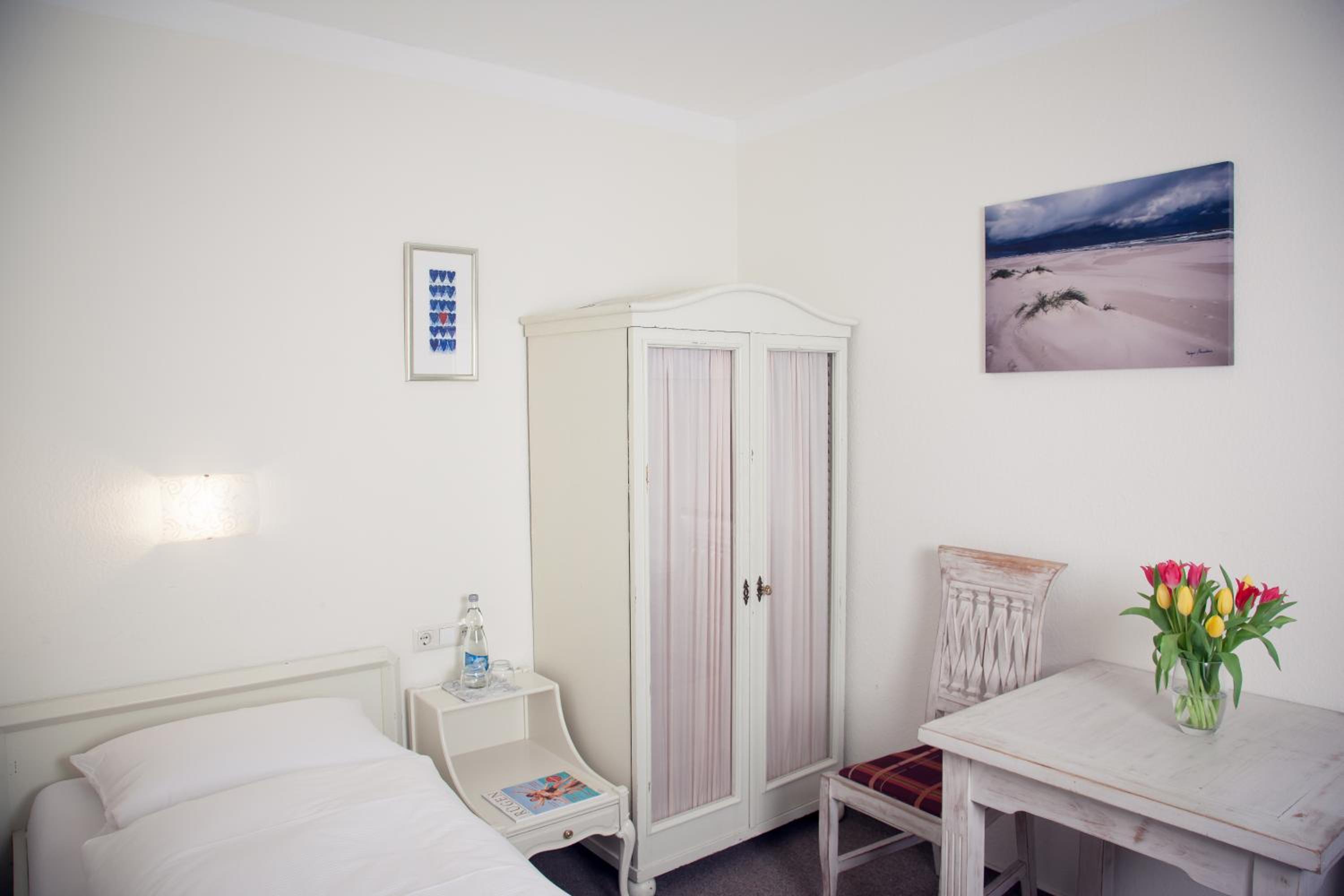 Small Single Room photo 3