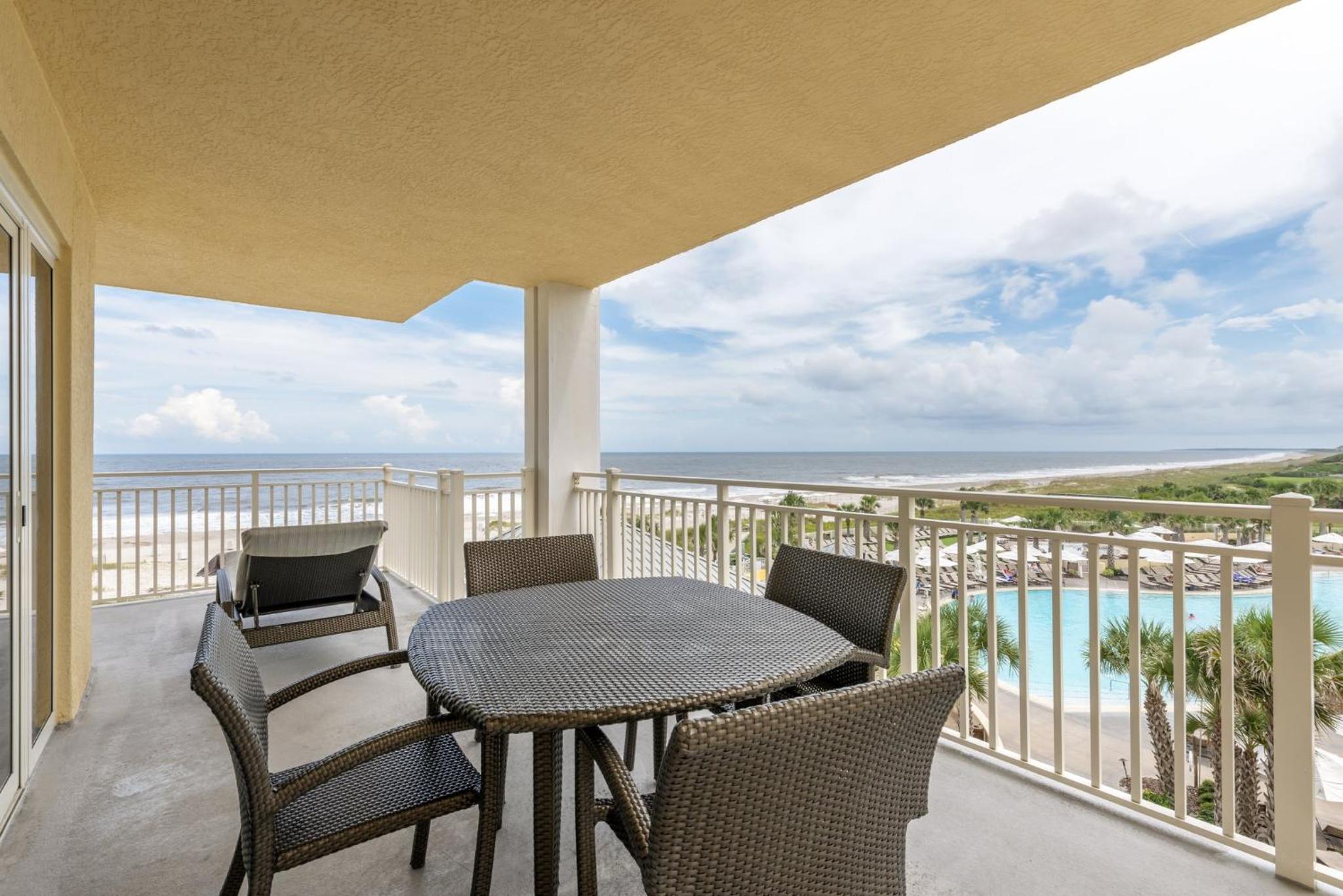 End Suite with Ocean and Pool View - Photo 9