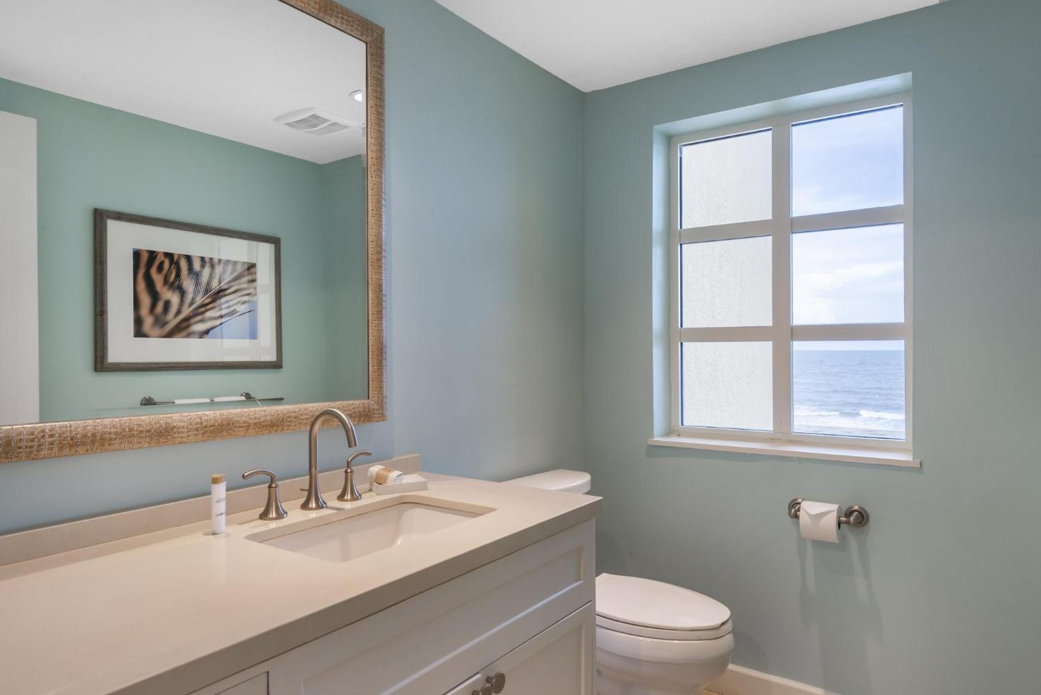 End Suite with Ocean and Pool View - Photo 3