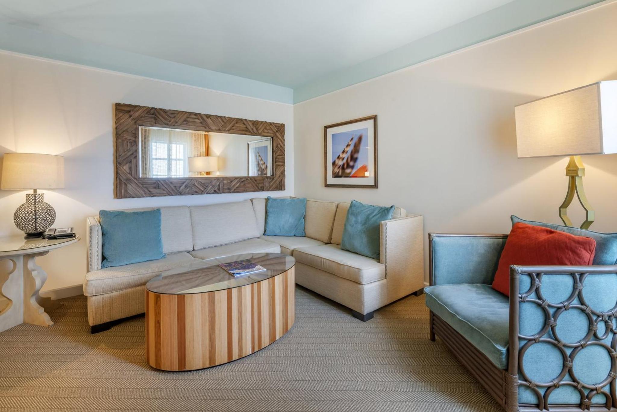 Corner Suite with  Ocean and Pool View - Photo 5