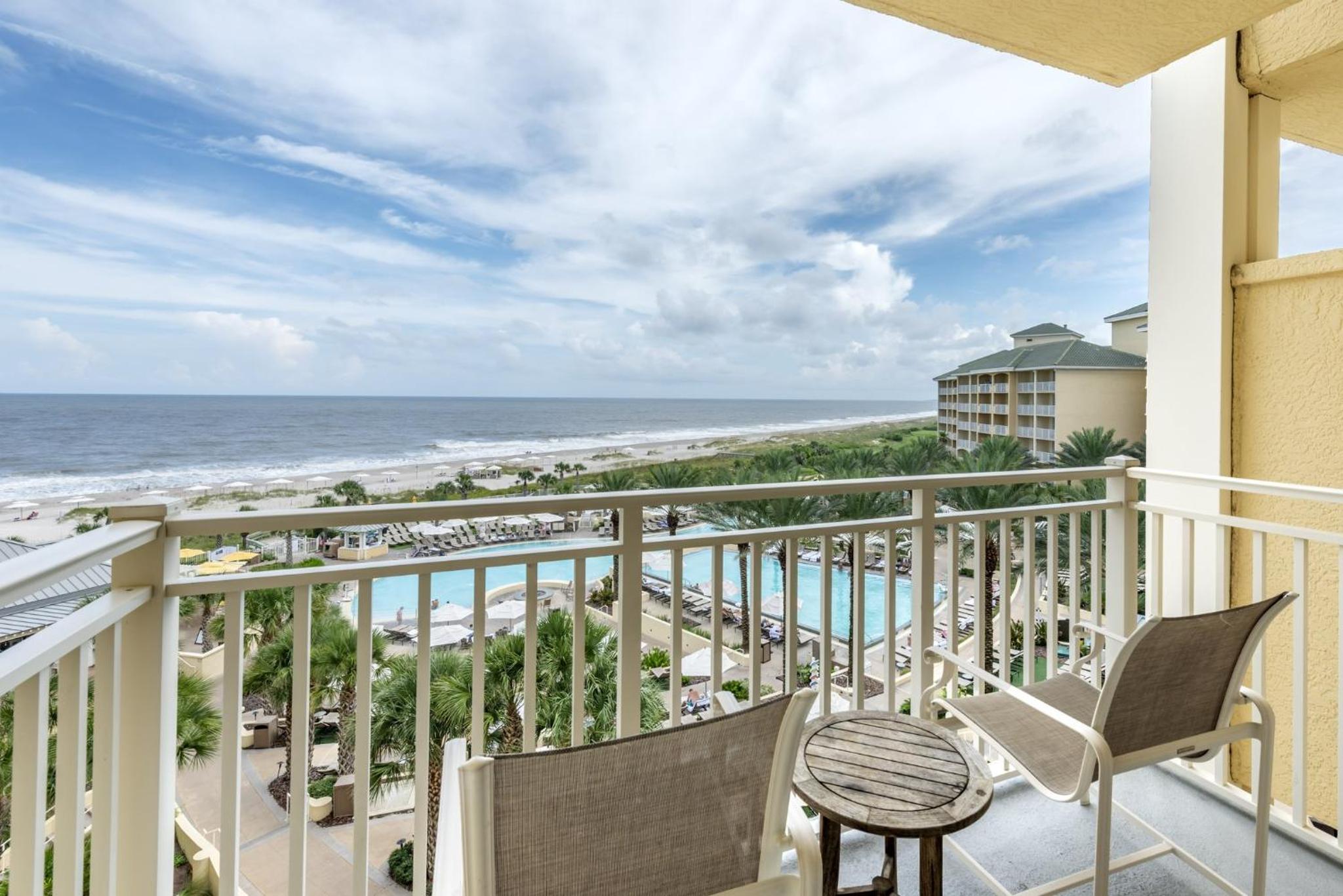 Corner Suite with  Ocean and Pool View - Photo 3