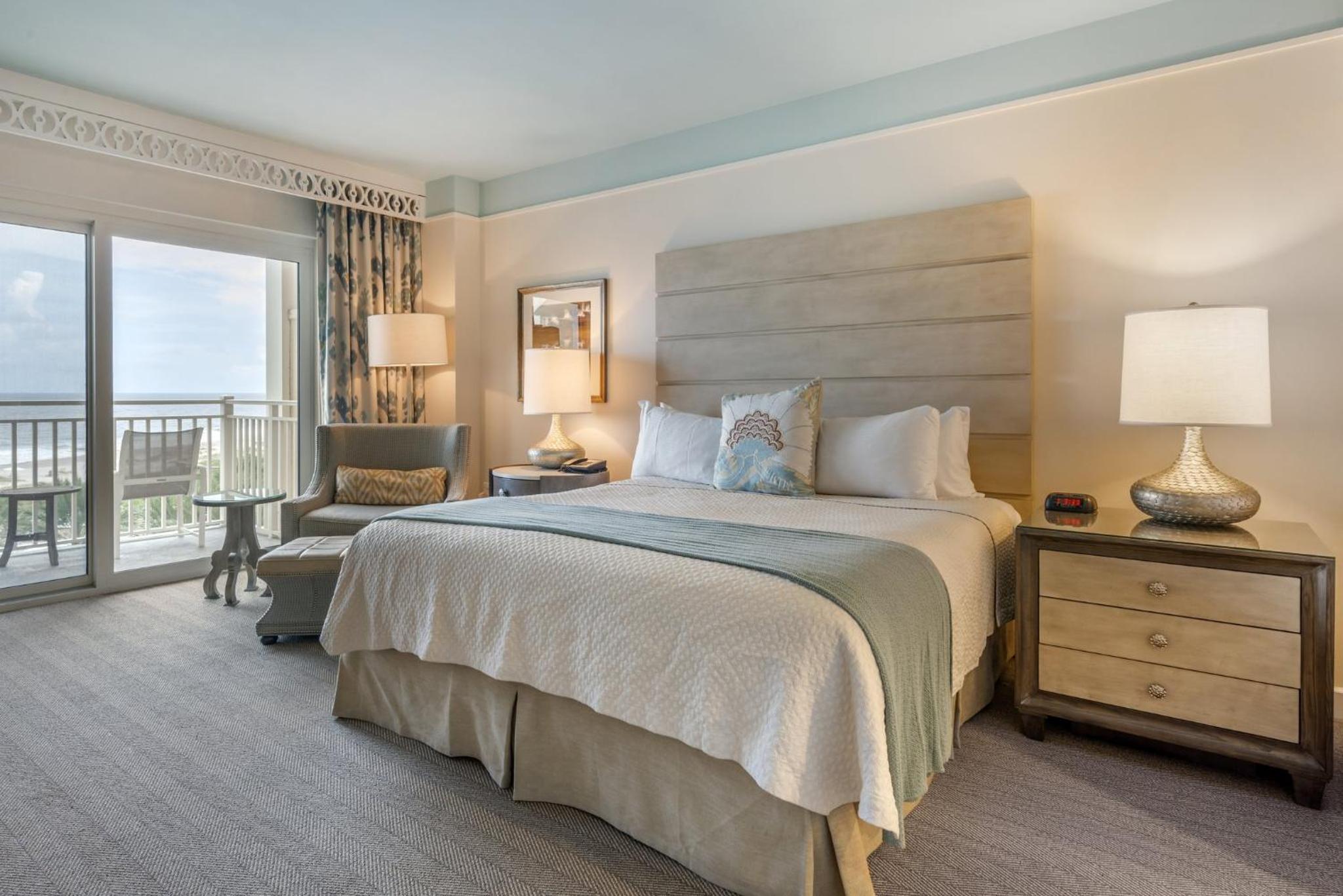 Corner Suite with  Ocean and Pool View - Photo 6