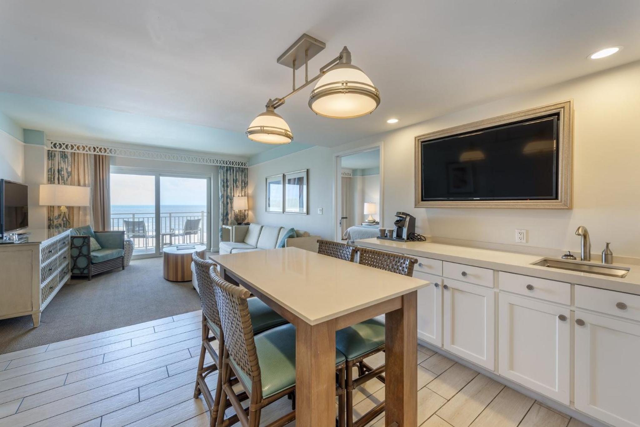 Executive Suite with  Ocean and Pool View - Photo 5