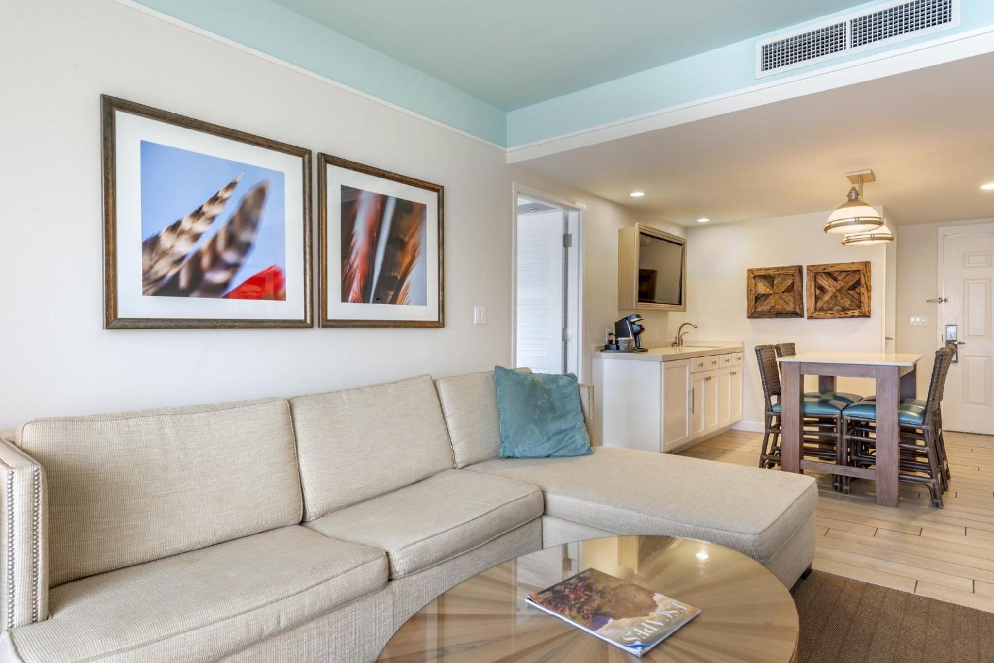 Executive Suite with  Ocean and Pool View - Photo 8