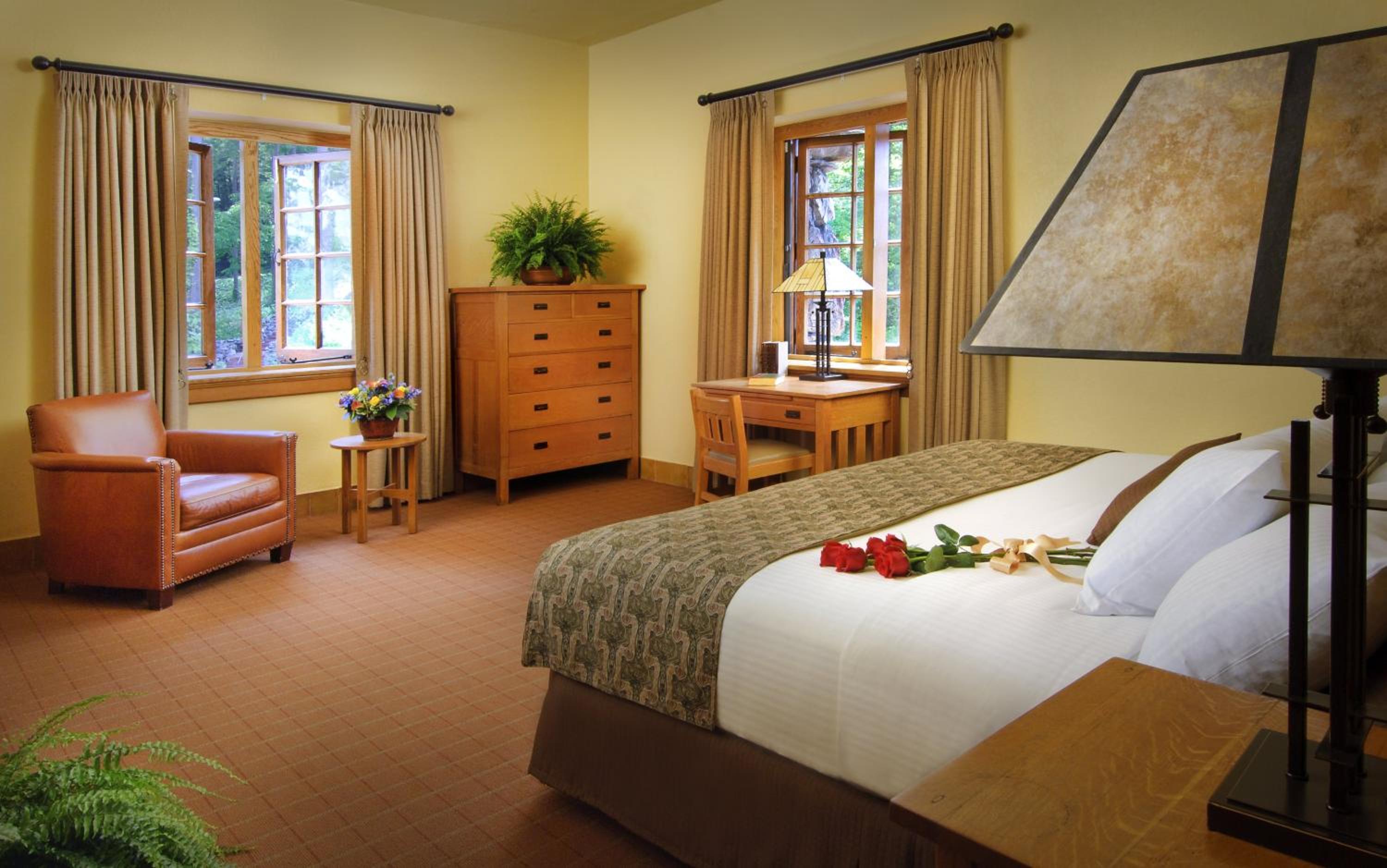 Deluxe Resort View Room 1 King Bed - Photo 5