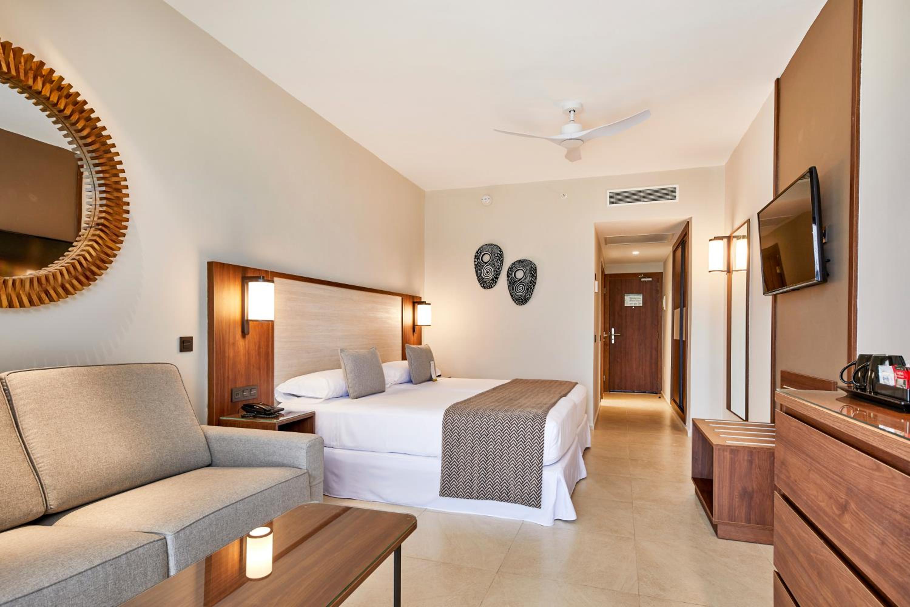 Double Room with Sea View - Photo 2
