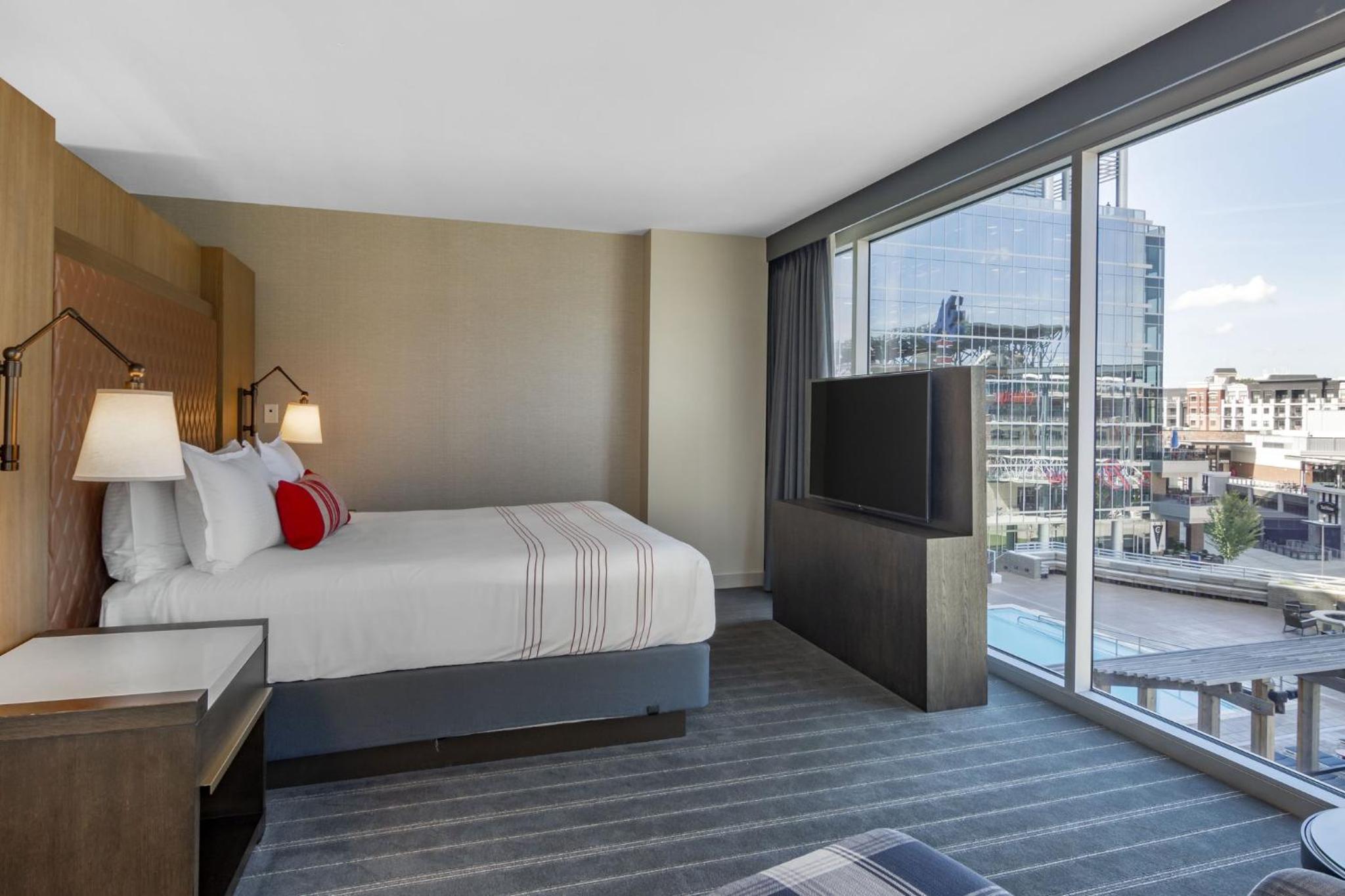 Suite with Balcony - 1 King Bed