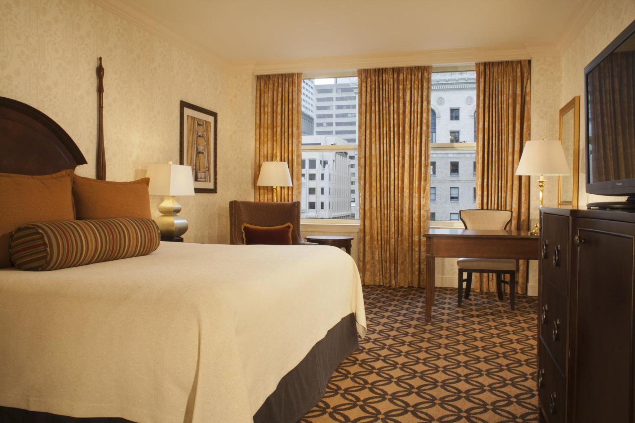 Deluxe Room - 1 King Bed - Photo 1