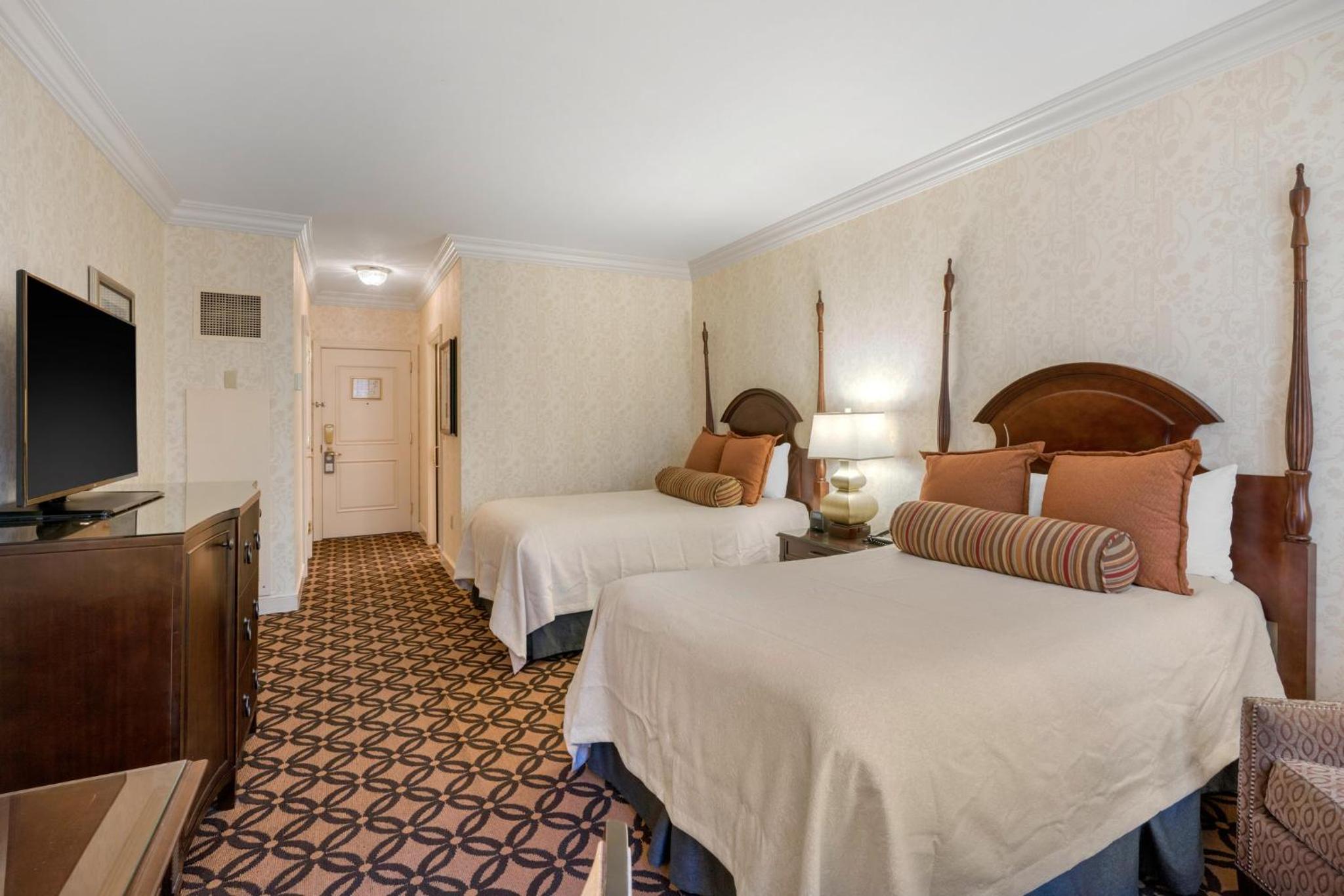 Deluxe Double Room with Two Double Beds - Photo 2
