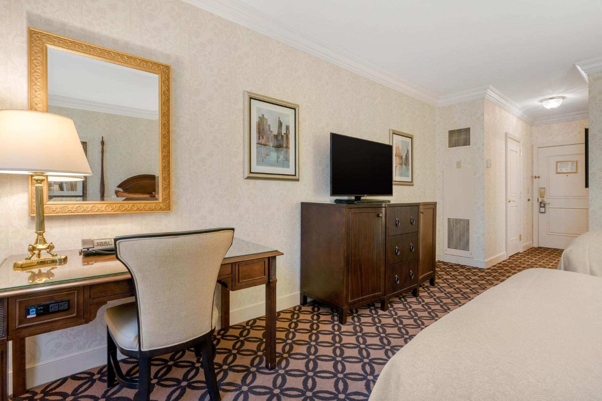 Deluxe Double Room with Two Double Beds - Photo 5