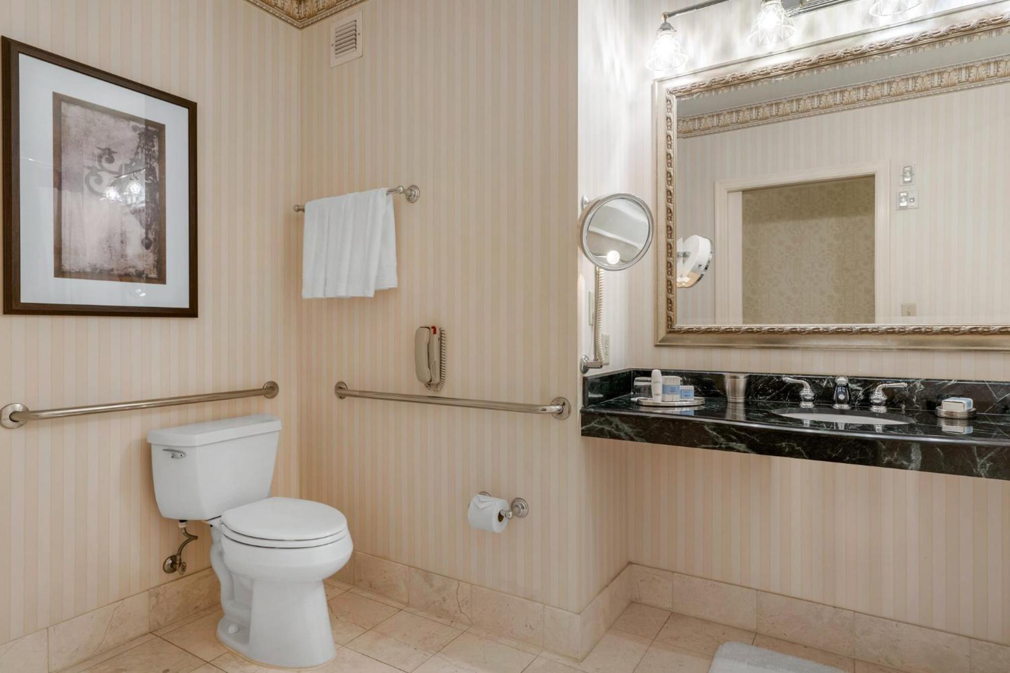 ADA Deluxe Room - 2 Double Beds thumbnail 5