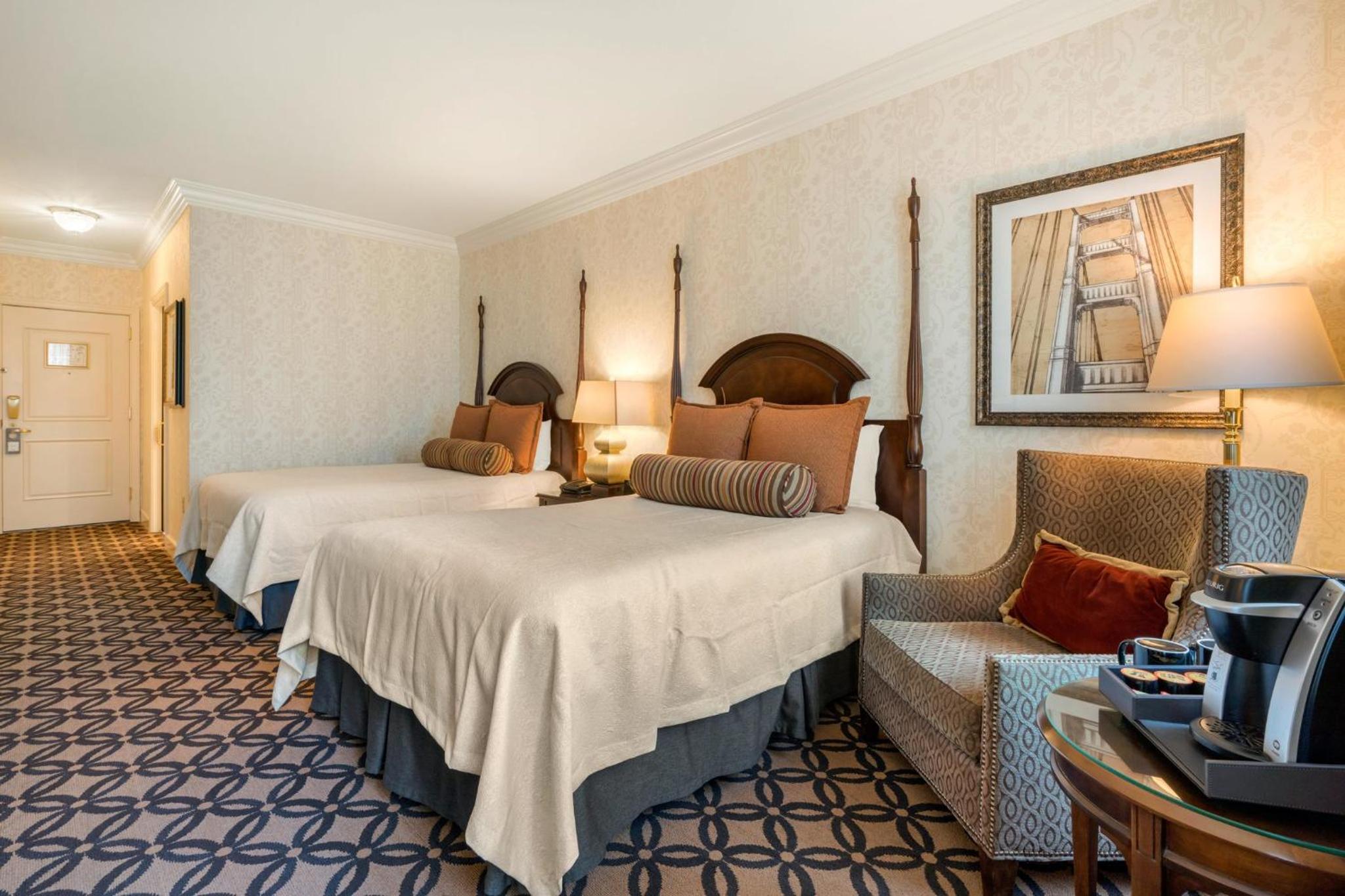 Premier Room with Two Double Beds - Photo 5